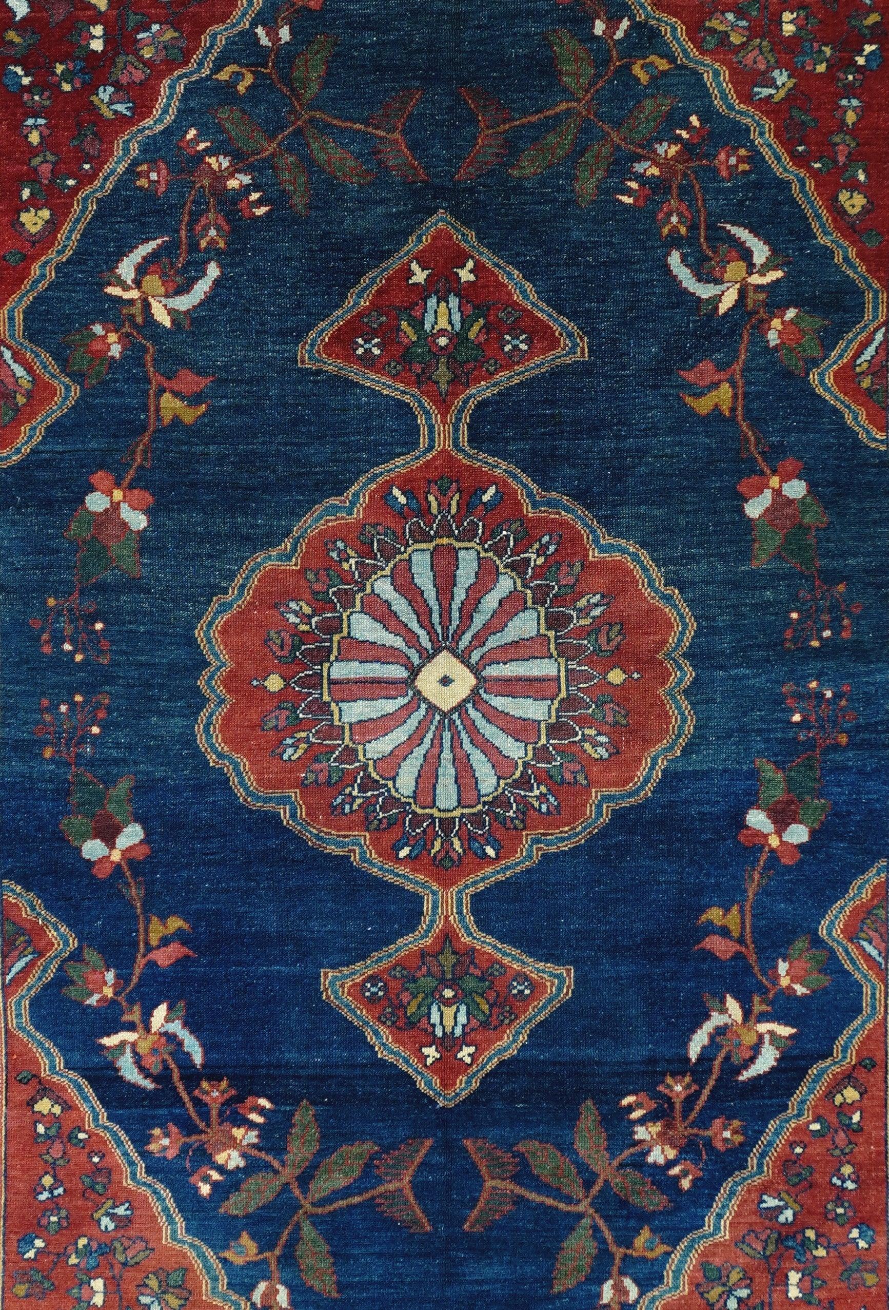 Antiker Malayer-Teppich 4'2'' x 6'2'' (Handgeknüpft) im Angebot