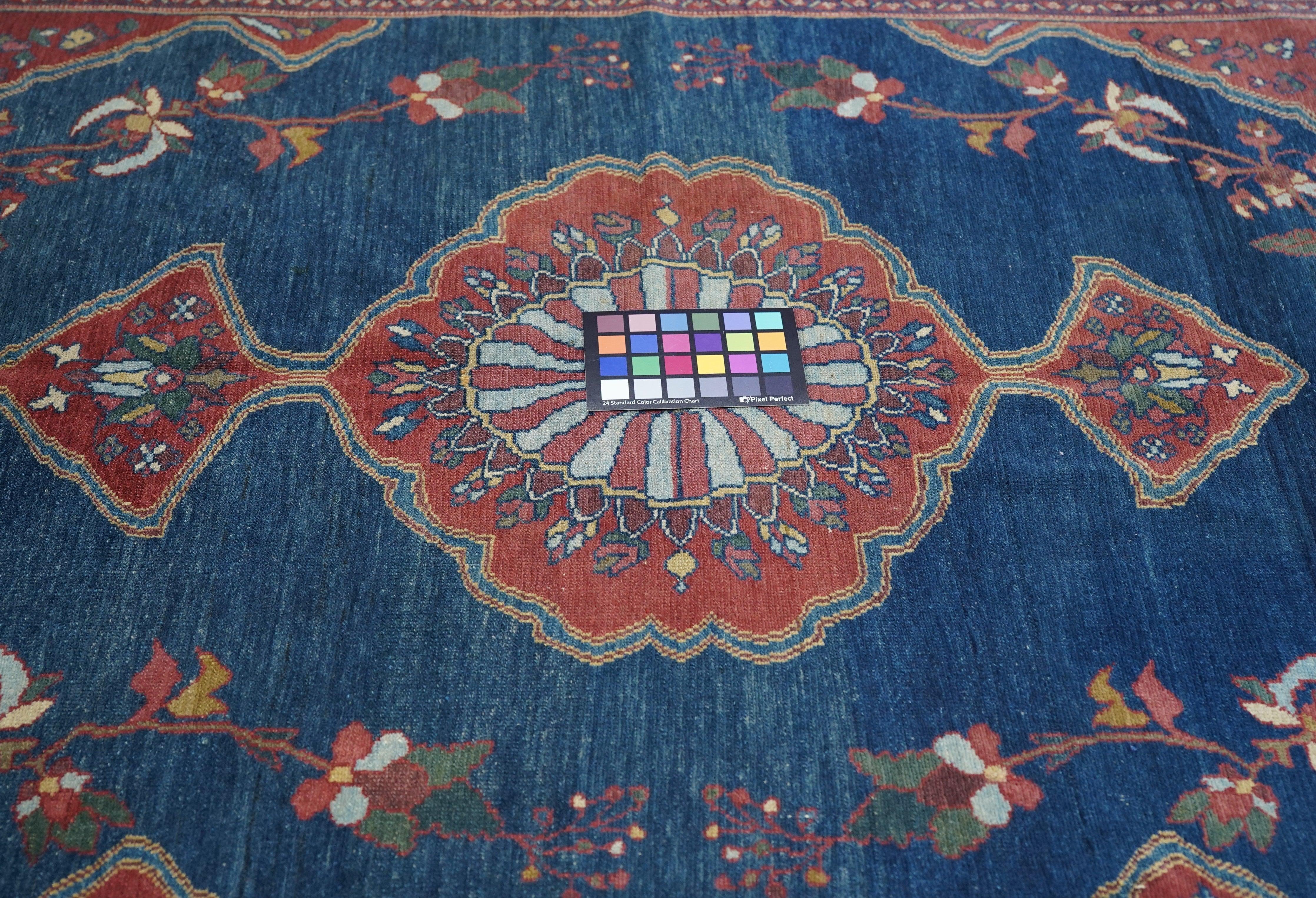 Antiker Malayer-Teppich 4'2'' x 6'2'' im Zustand „Gut“ im Angebot in New York, NY