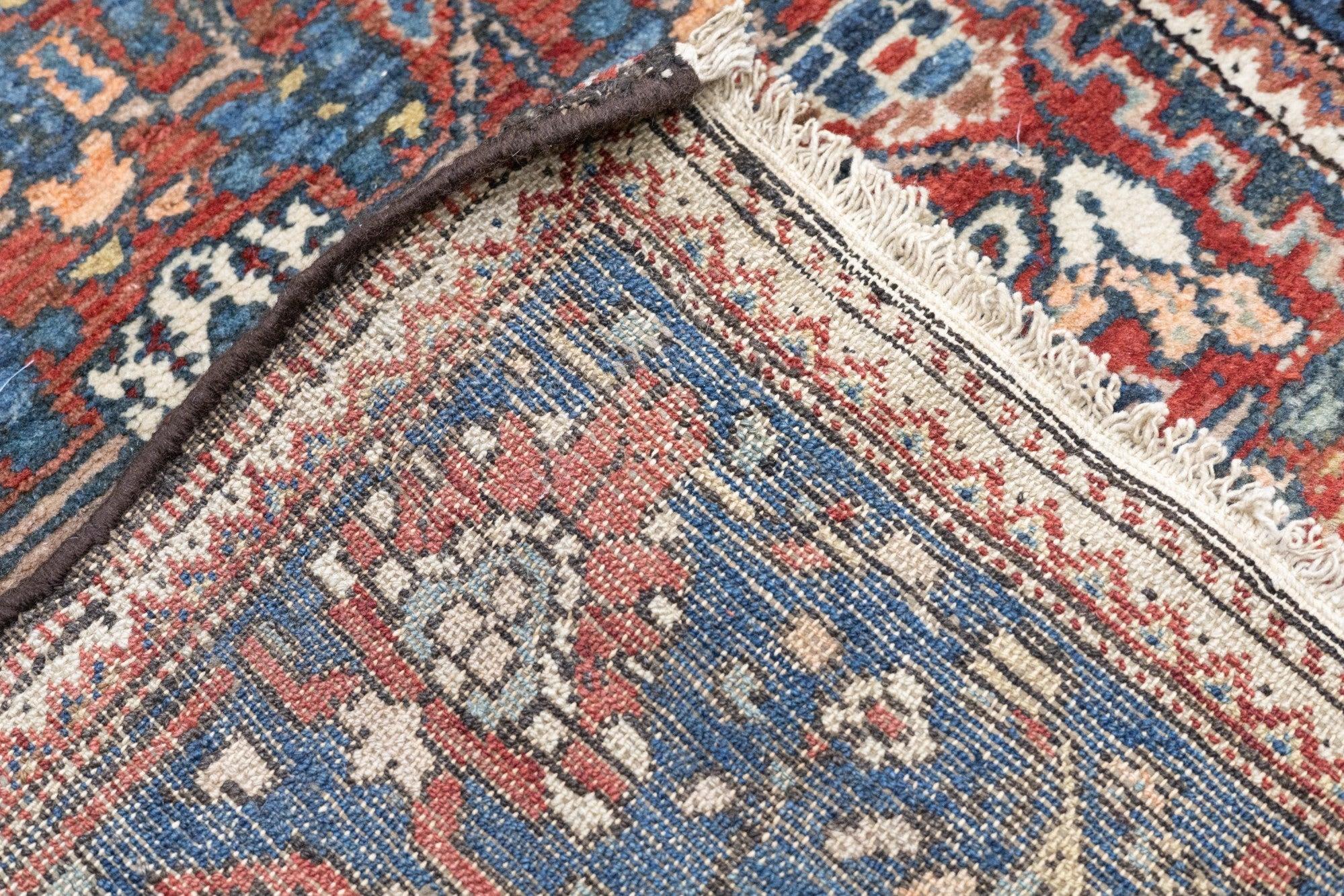 Antiker Malayer-Teppich 4'2'' x 6'5'' (Wolle) im Angebot