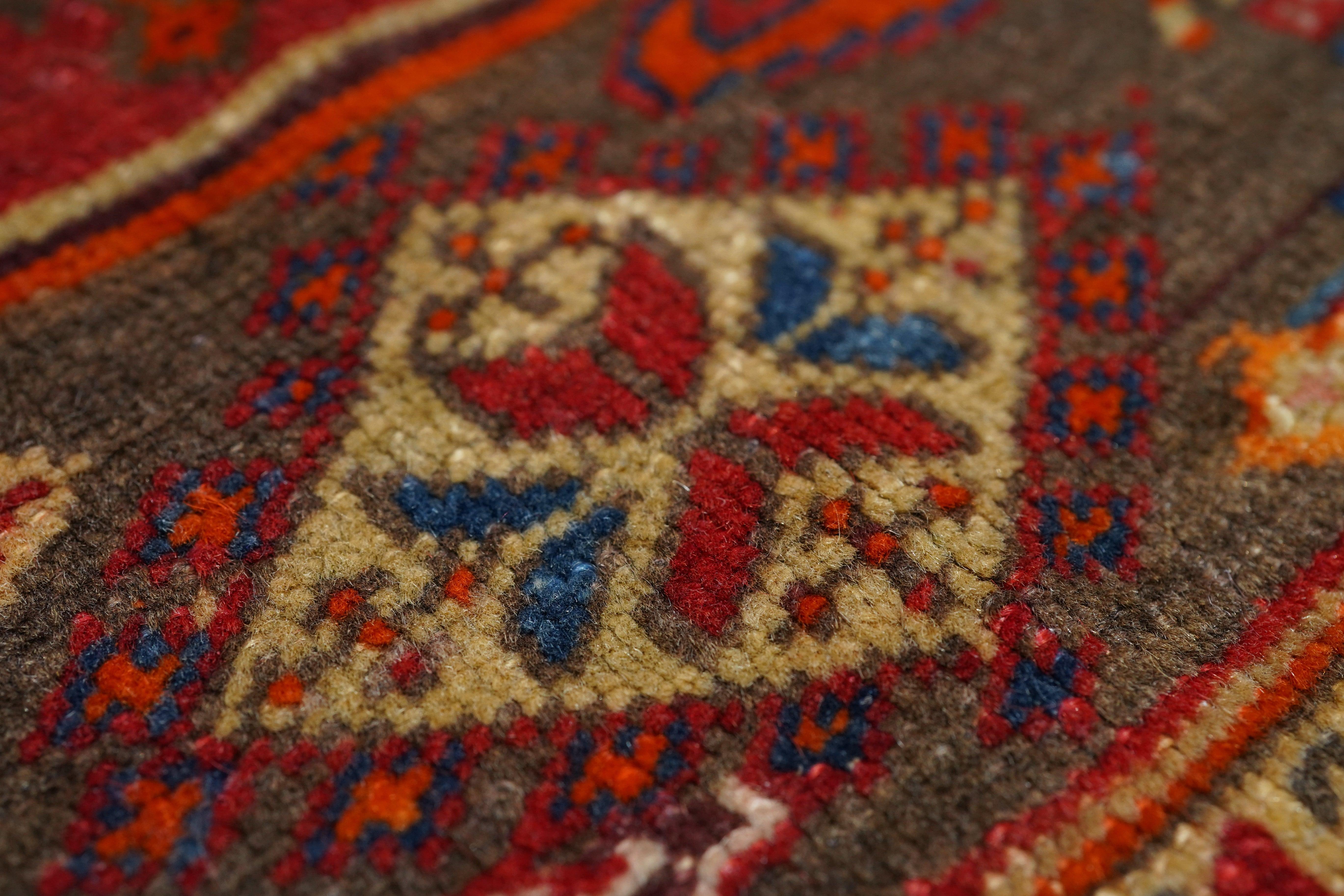 Alfombra Malayer Antigua 4'3'' x 5'8'' en Bueno estado para la venta en New York, NY