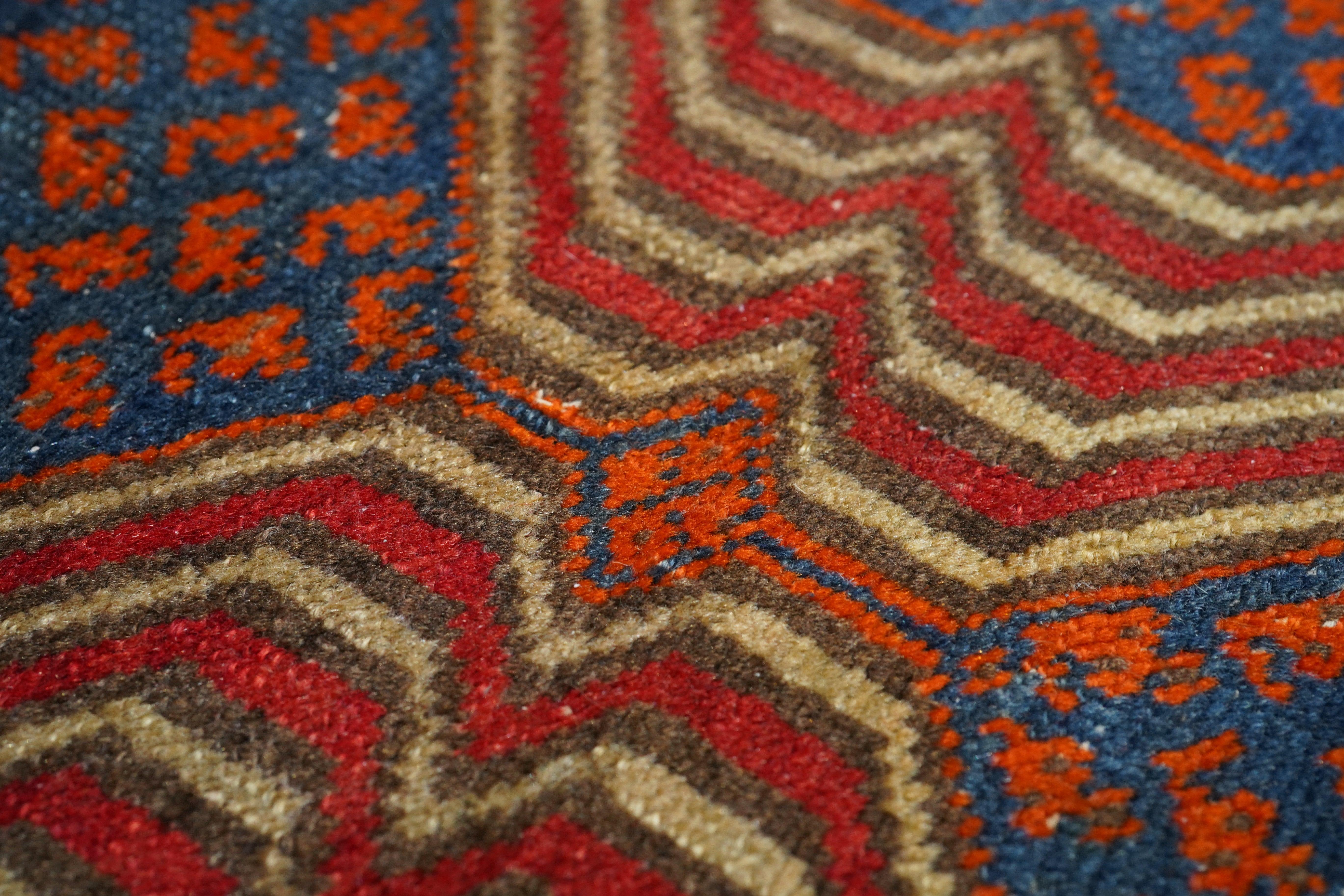 Alfombra Malayer Antigua 4'3'' x 5'8'' siglo XX en venta