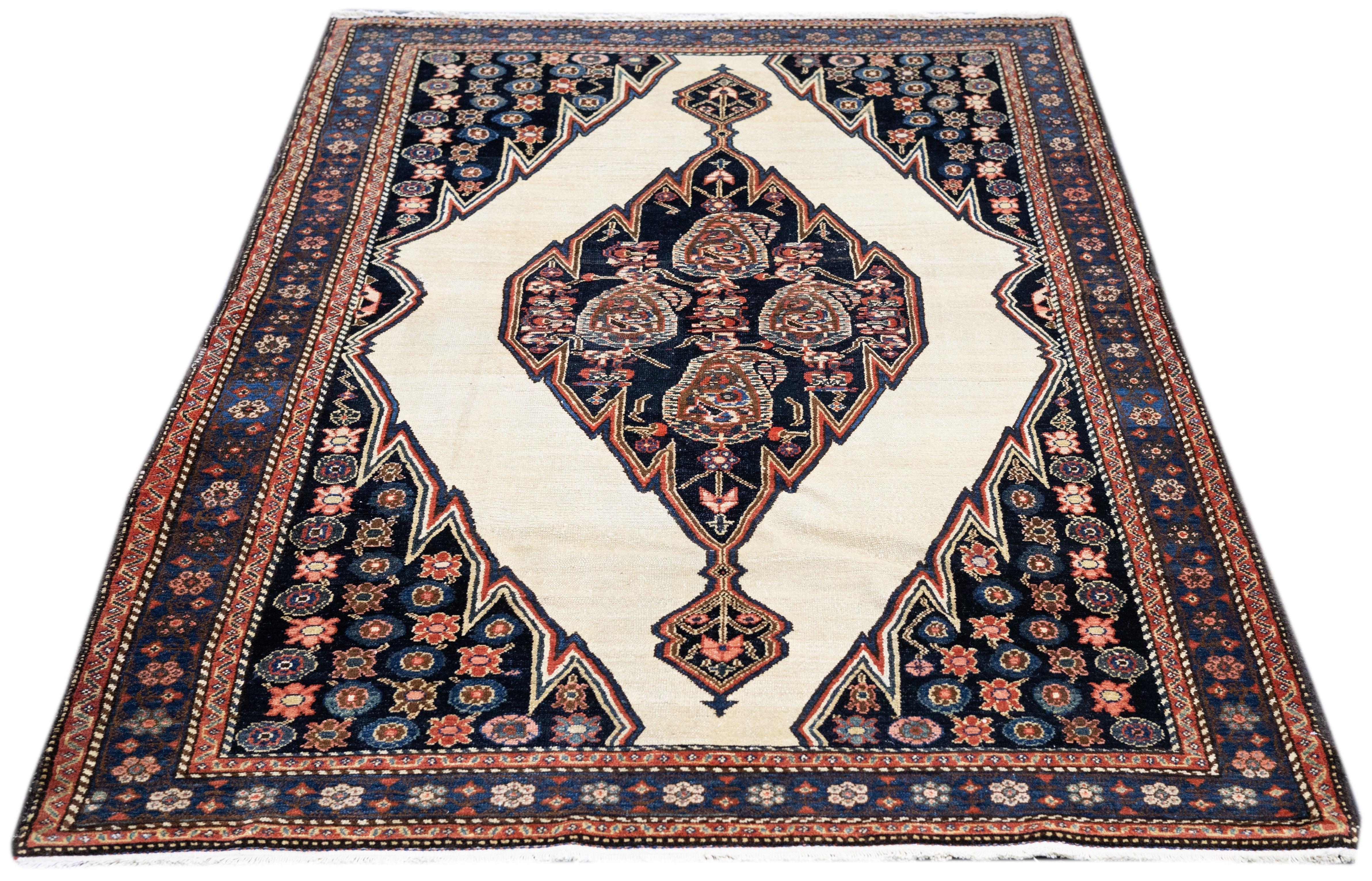 Antiker Malayer-Teppich 4'4'' x 6'10'' im Zustand „Gut“ im Angebot in New York, NY