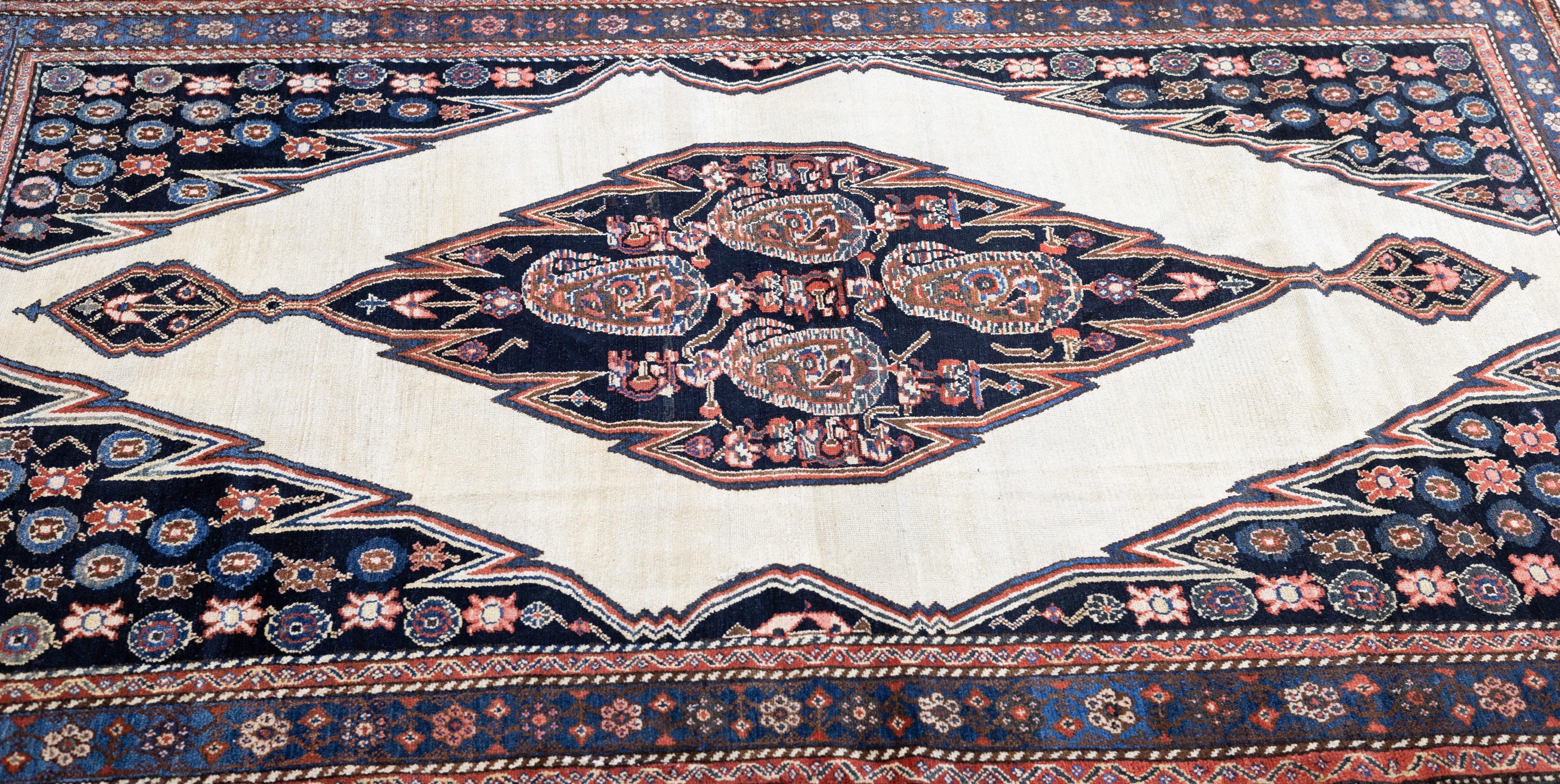 Antiker Malayer-Teppich 4'4'' x 6'10'' (19. Jahrhundert) im Angebot