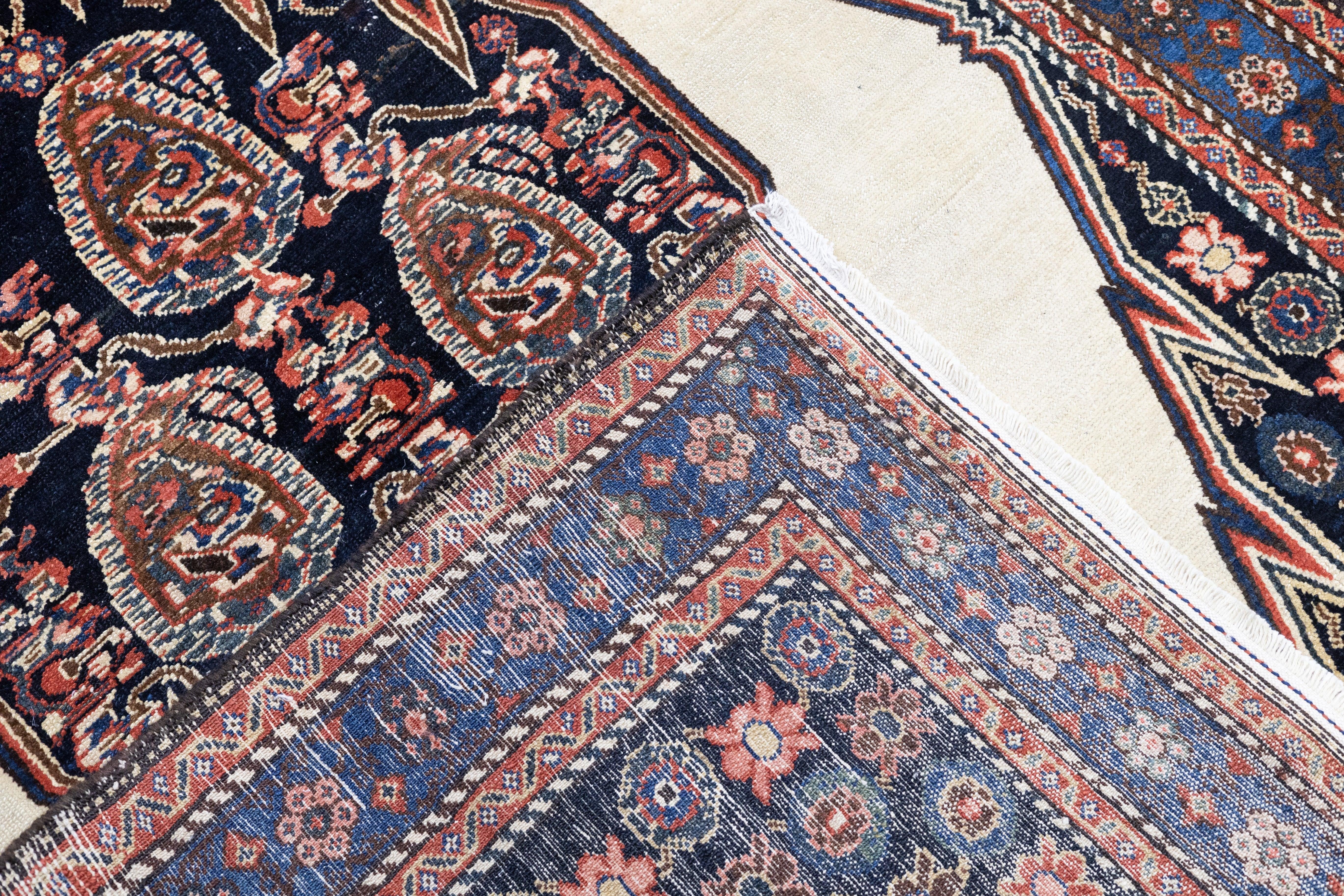 Antiker Malayer-Teppich 4'4'' x 6'10'' im Angebot 2