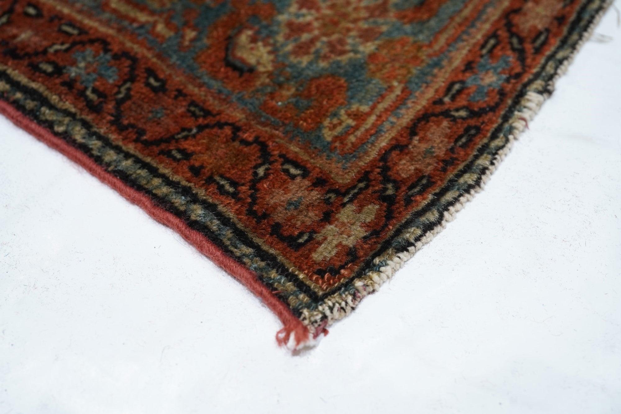 Antiker Malayer-Teppich 4'4'' x 6'6'' (Persisch) im Angebot
