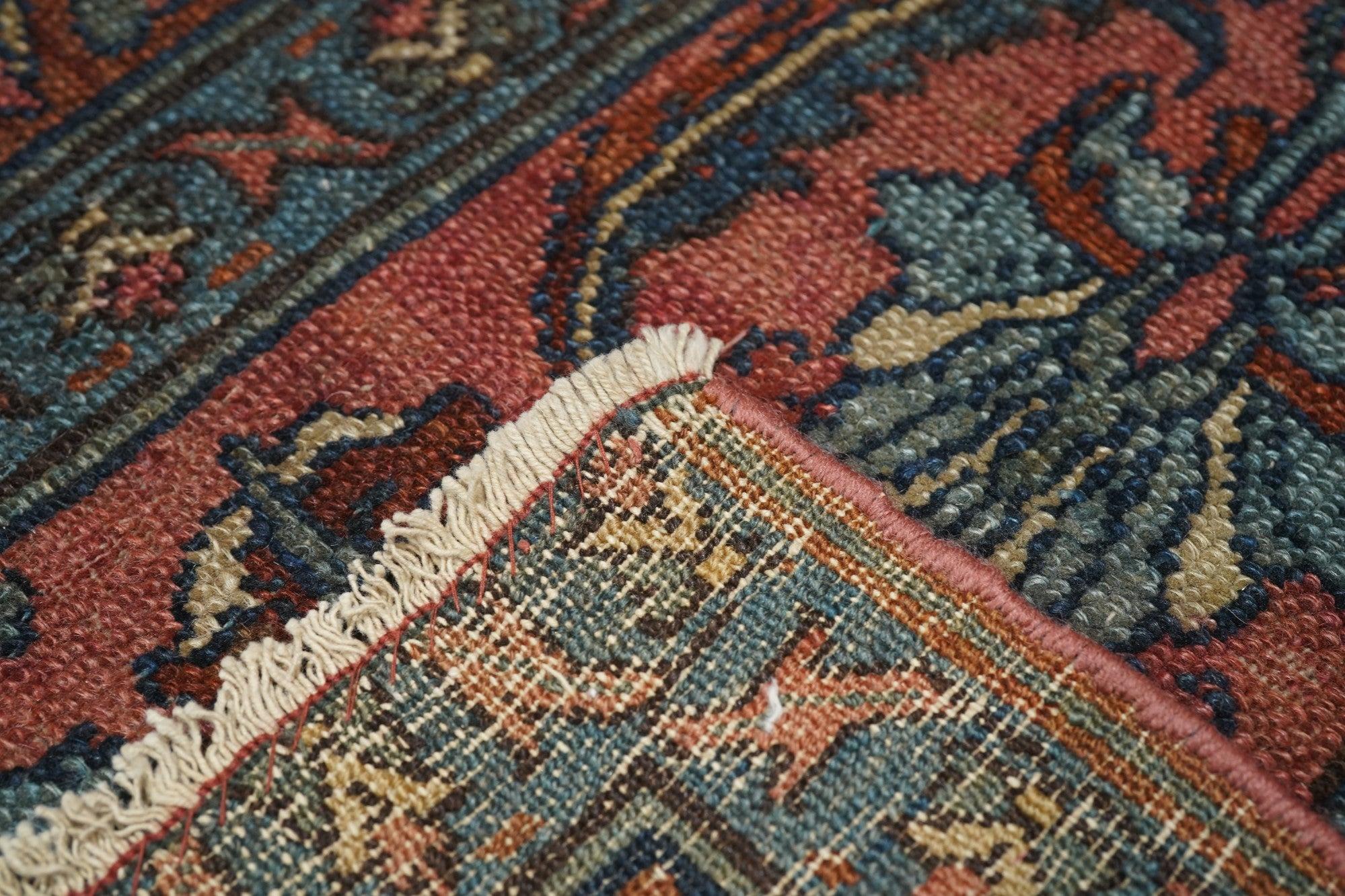 Antiker Malayer-Teppich 4'7'' x 6'5'' im Angebot 1