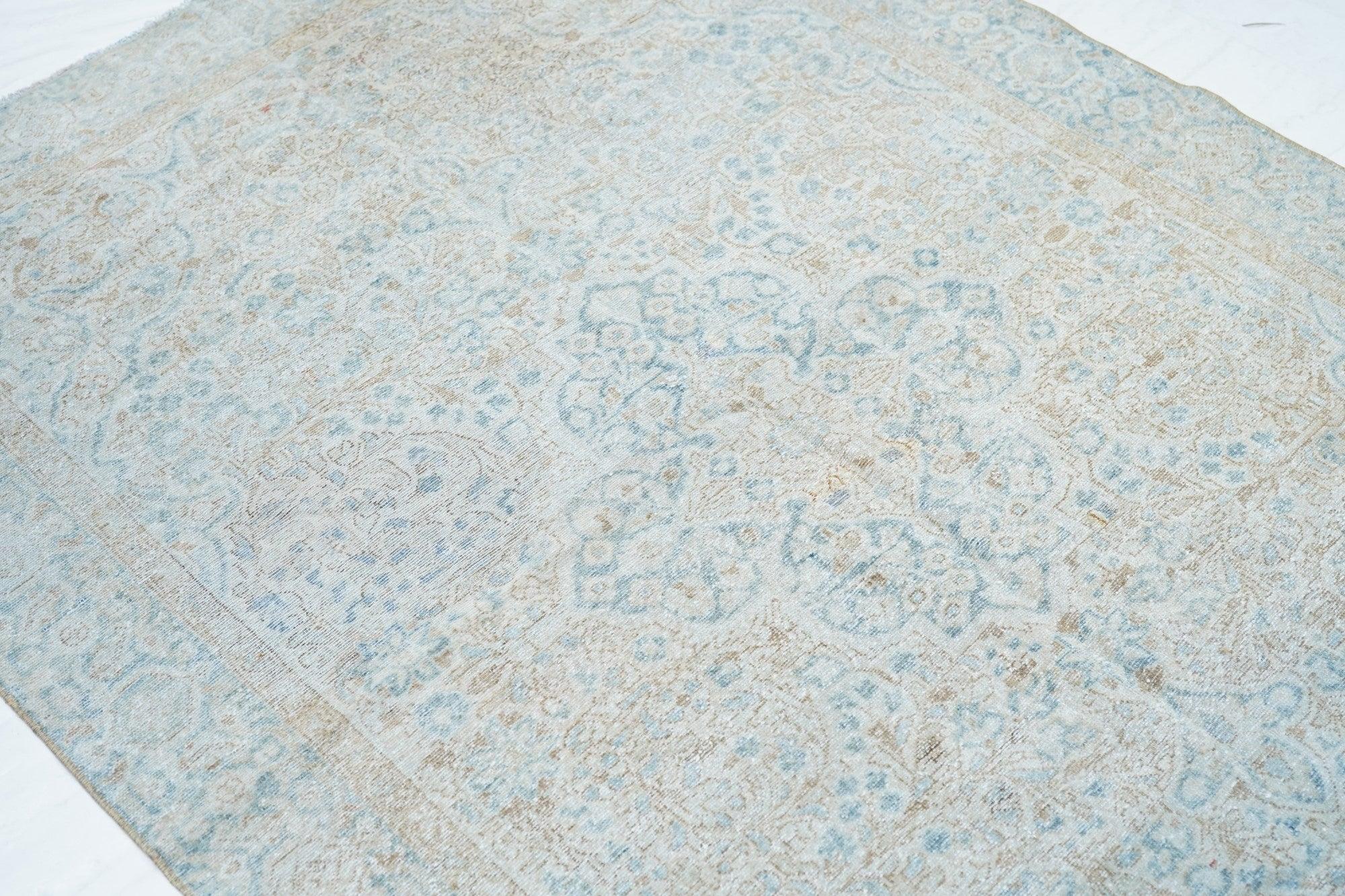 Antiker Malayer-Teppich 4'7'' x 6'7'' im Zustand „Gut“ im Angebot in New York, NY