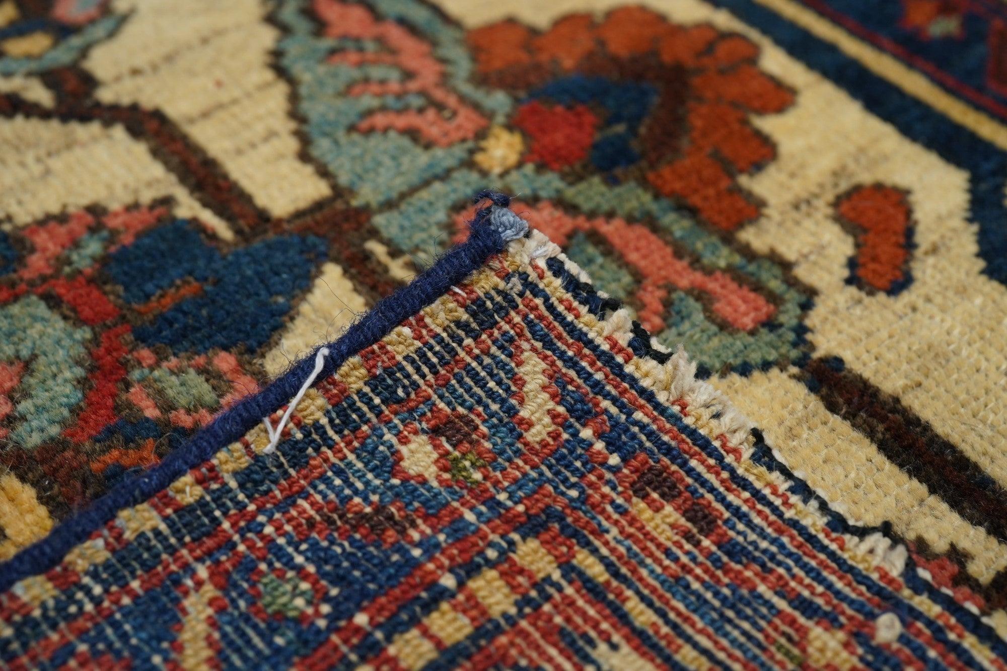 Antiker Malayer-Teppich 4'7'' x 6'9'' im Zustand „Gut“ im Angebot in New York, NY