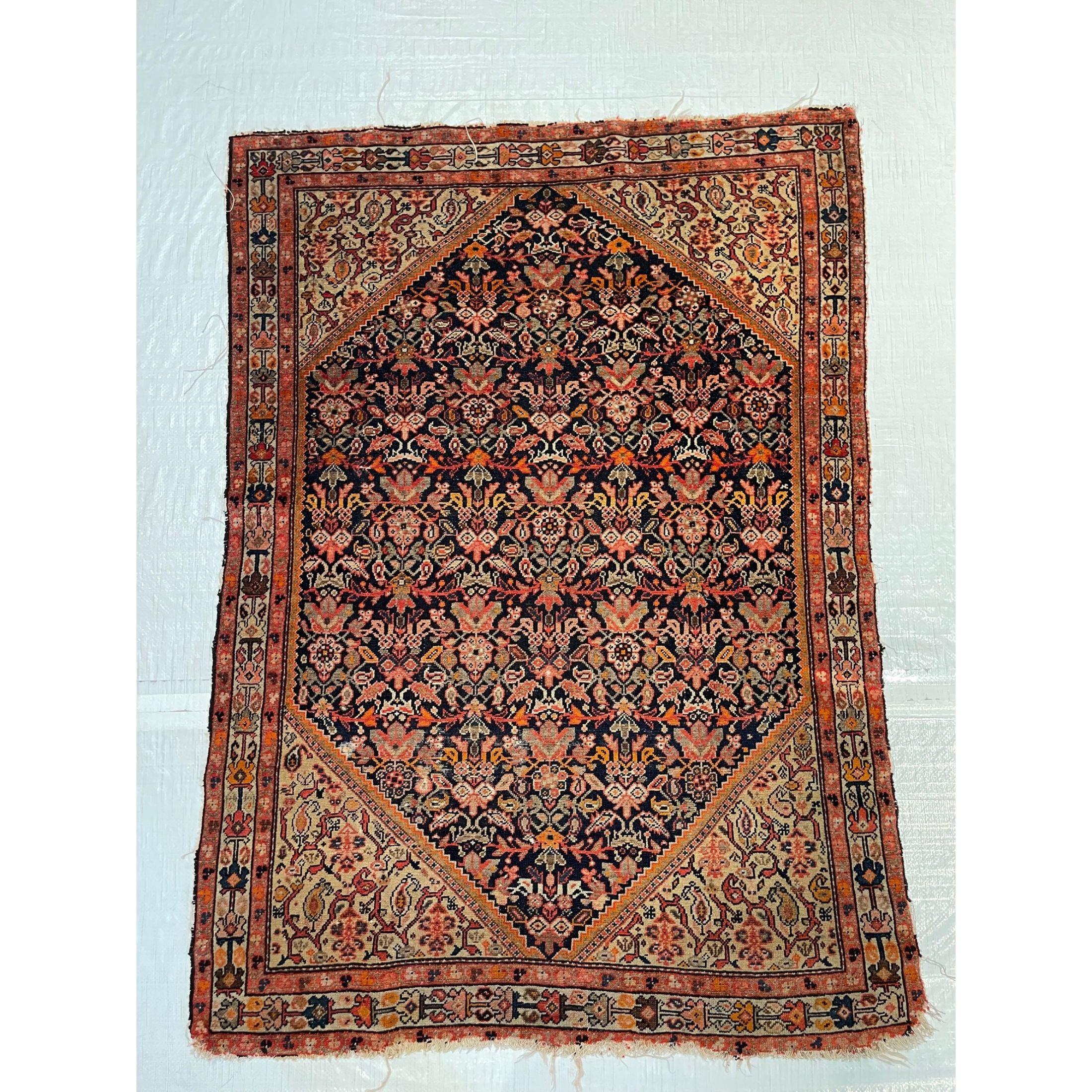 Antique Malayer Rug 4.9 X 3.5 In Good Condition For Sale In Los Angeles, US