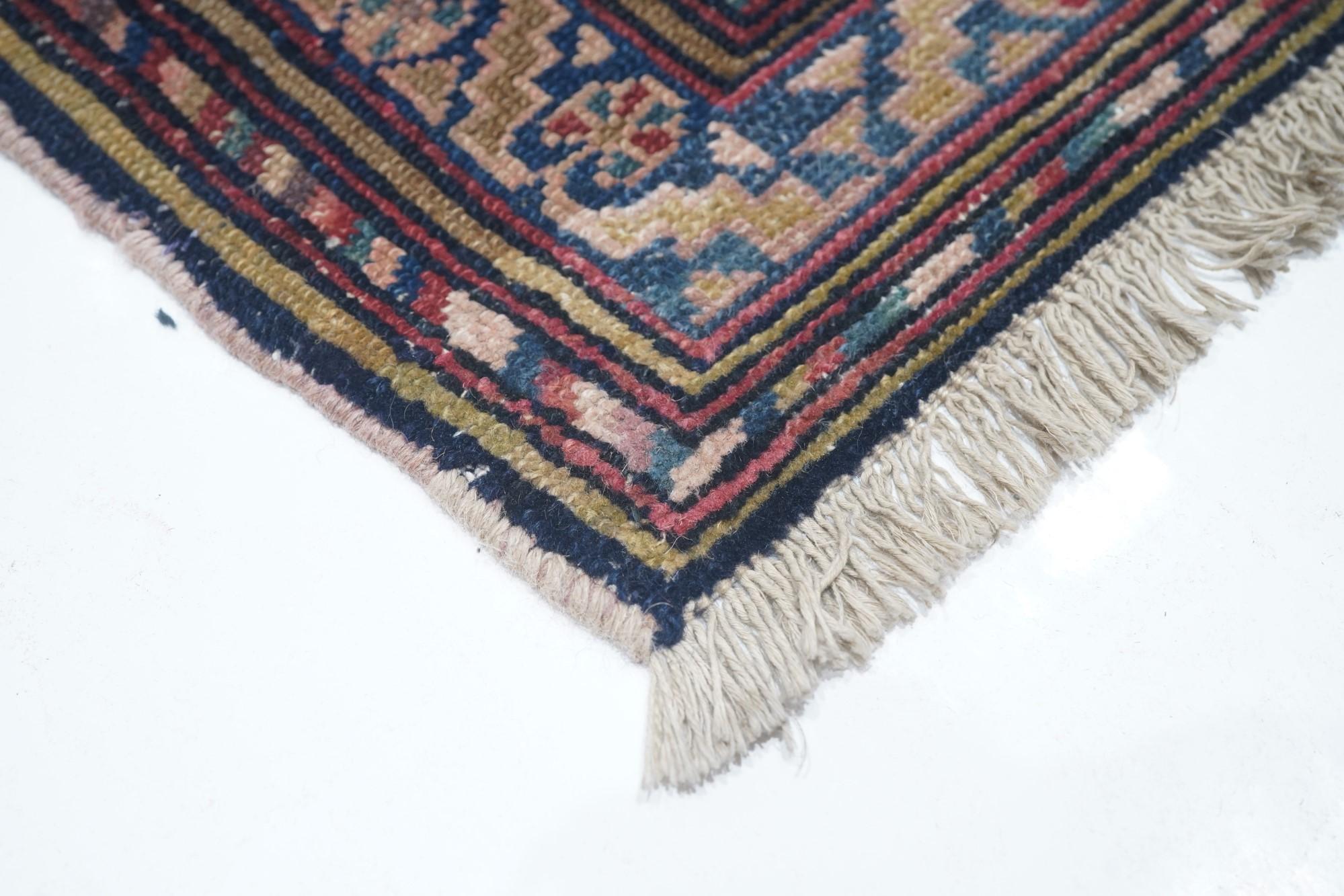 Antique Malayer Rug In Distressed Condition For Sale In New York, NY