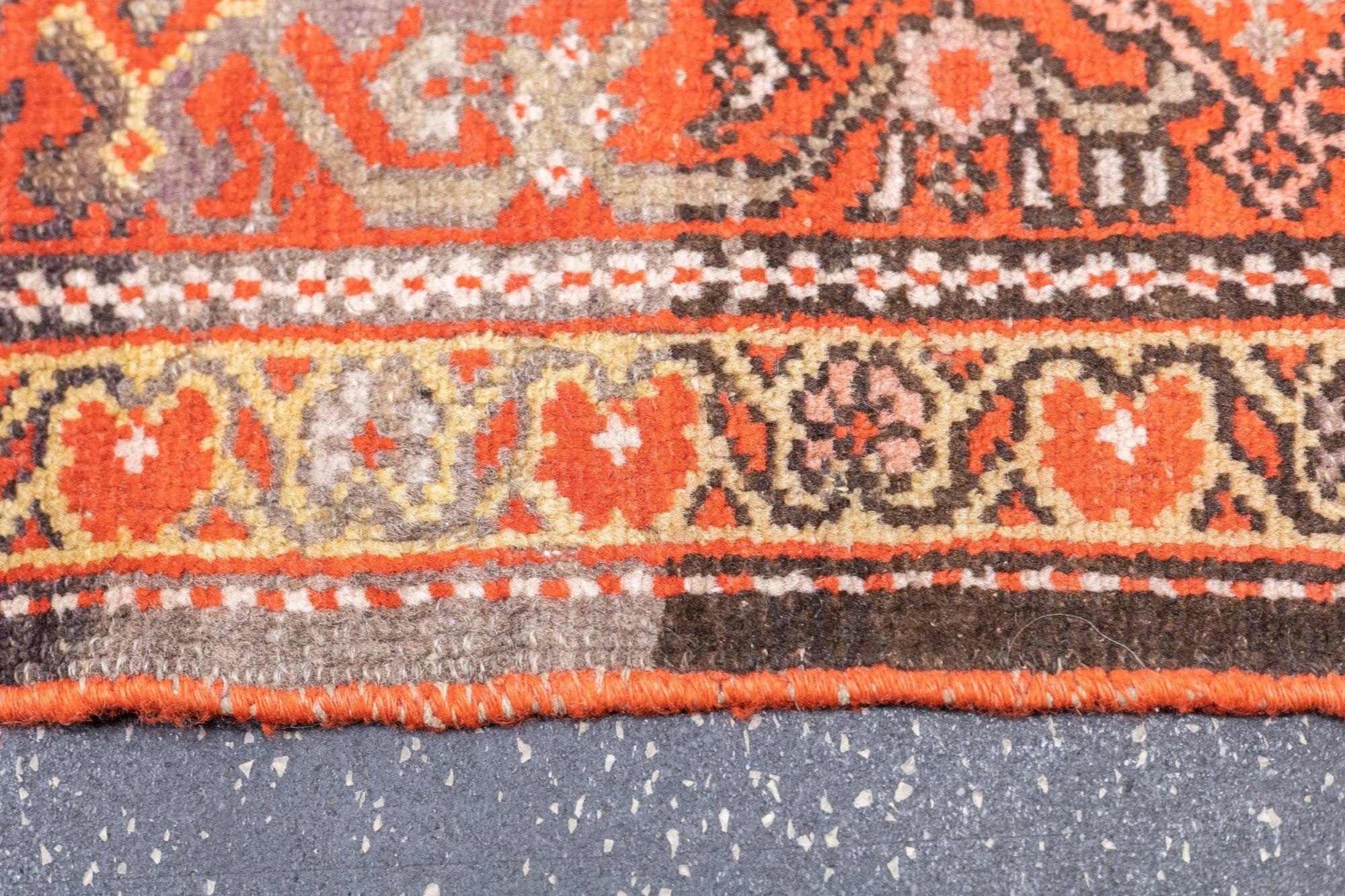 Antique Malayer Rug 5'5'' x 9'10'' In Good Condition For Sale In New York, NY