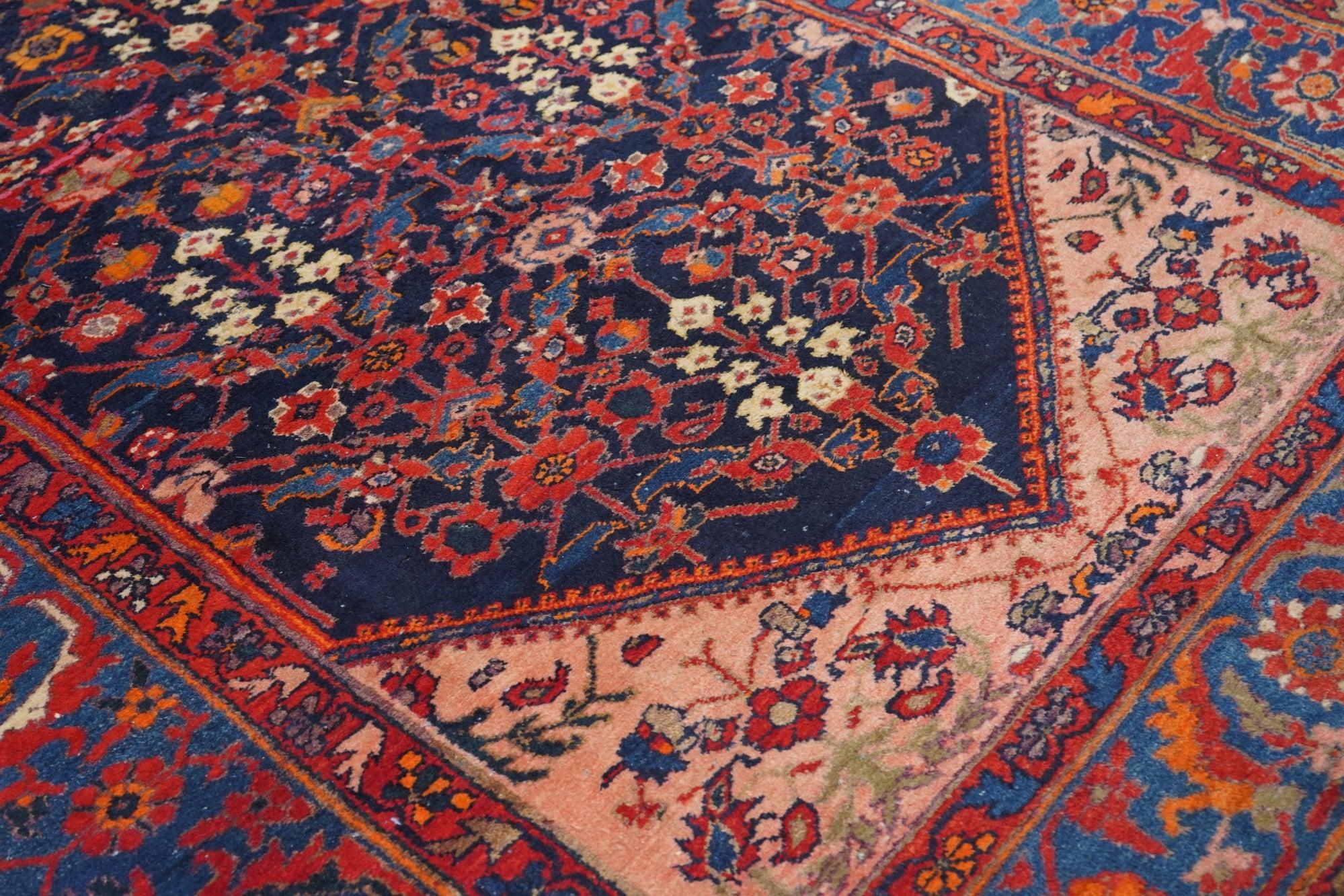 Tappeto Malayer antico 5'9'' x 12'10'' In condizioni buone in vendita a New York, NY