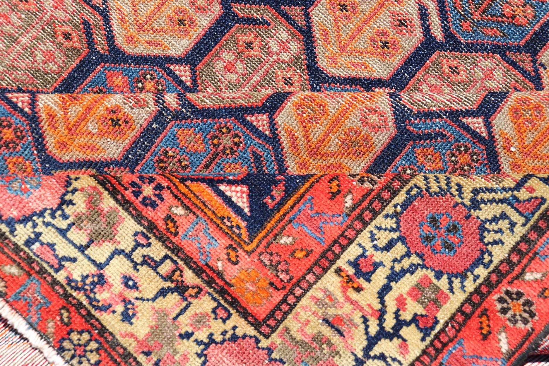 Antique Malayer Rug in Soft Tones in Wool with Sub-Geometric Paisley Design For Sale 4