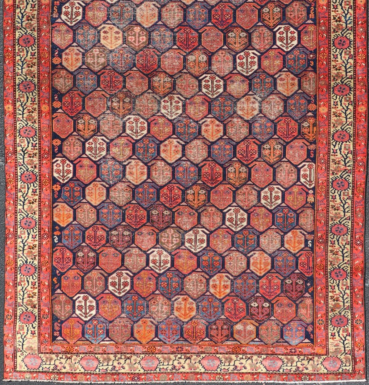 Antique Malayer Rug in Soft Tones in Wool with Sub-Geometric Paisley Design For Sale 2