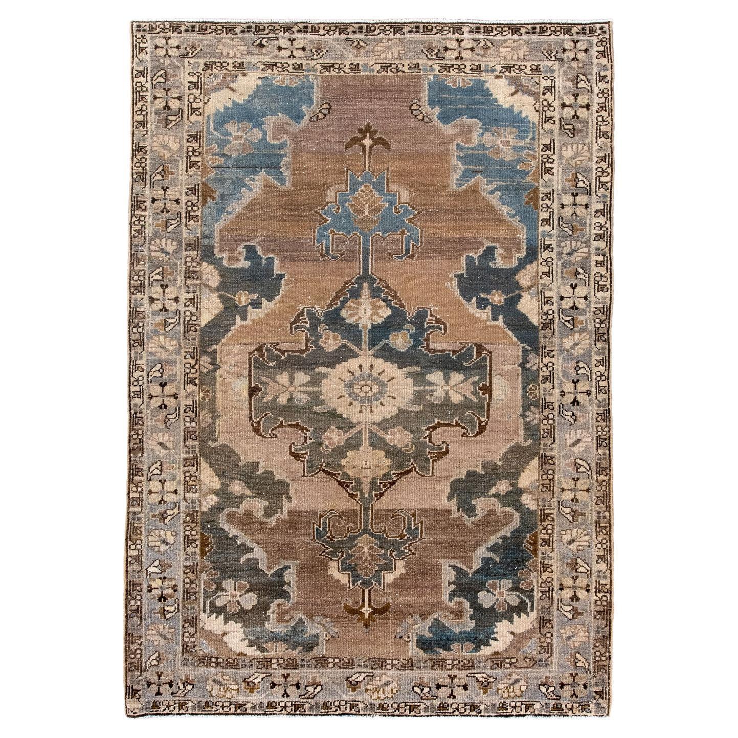Tapis ancien Malayer avec médaillon central en vente