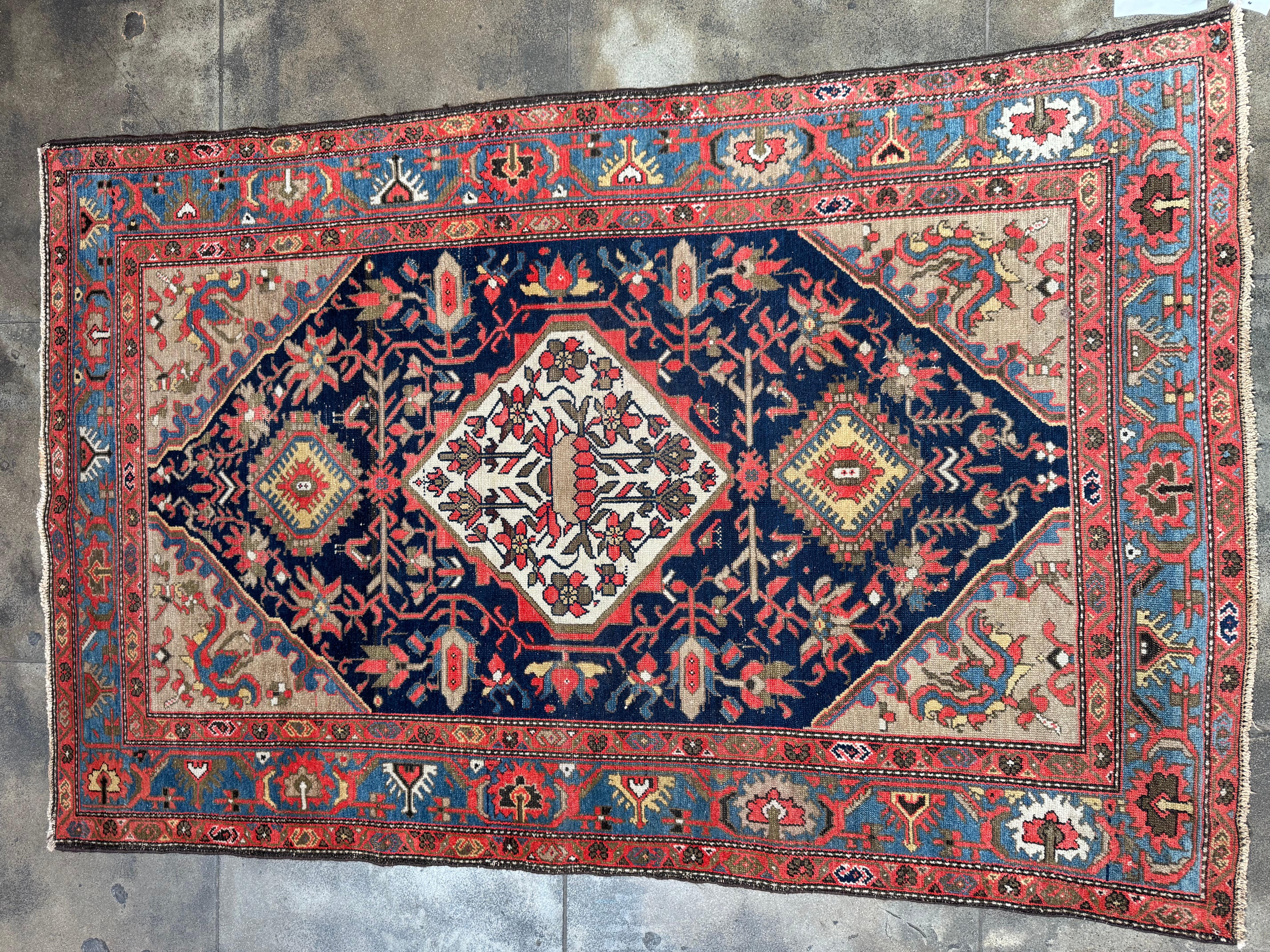 Turc Tapis Antiquities Malayer avec médaillon marine et bordure florale - 6' X 4'2