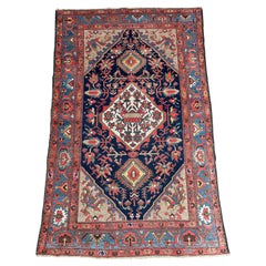 Alfombra Malayer Antigua Con Medallón Azul Marino y Borde Floral - 6' X 4'2