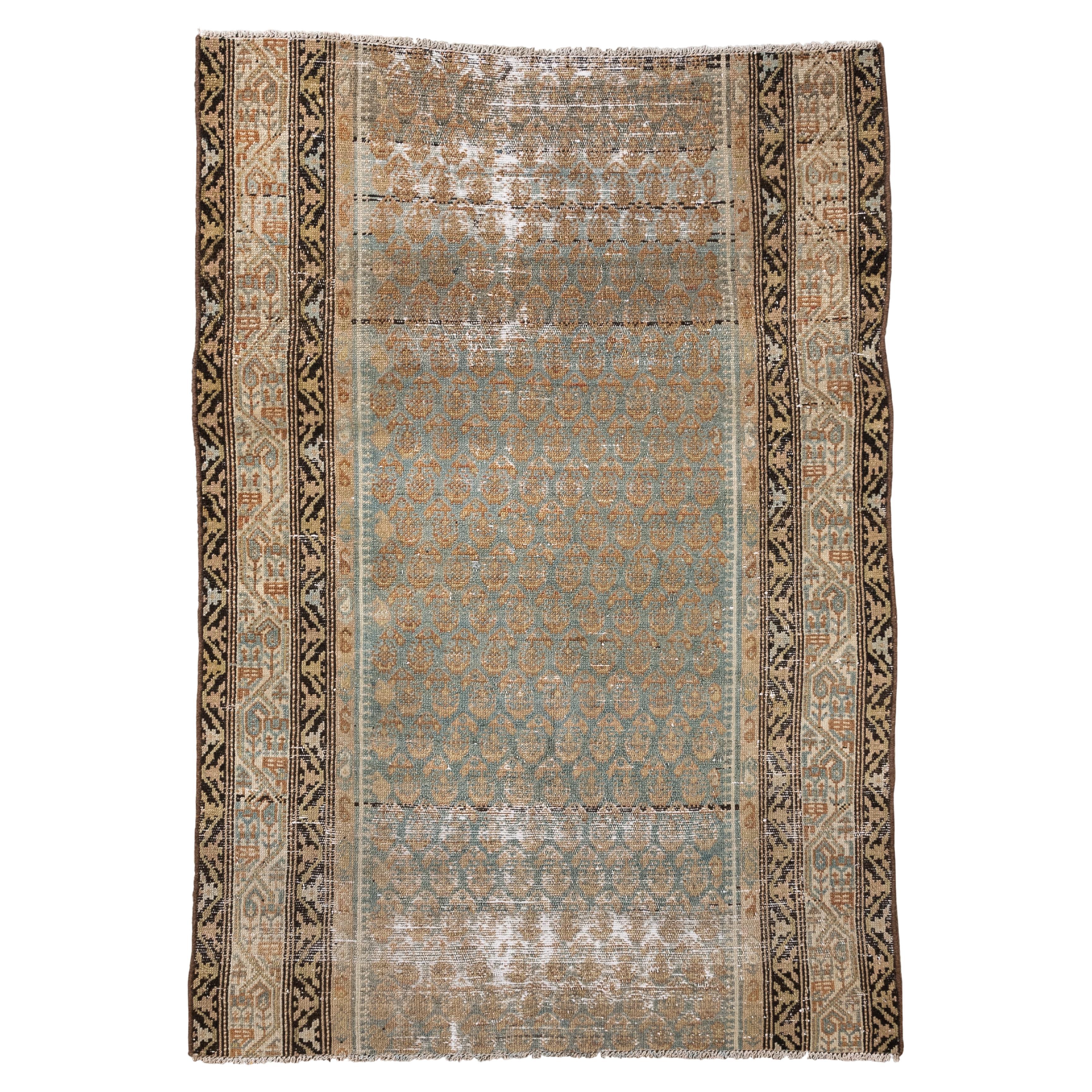Tappeto antico Malayer con campo blu cielo e patina morbidamente sbiadita in vendita