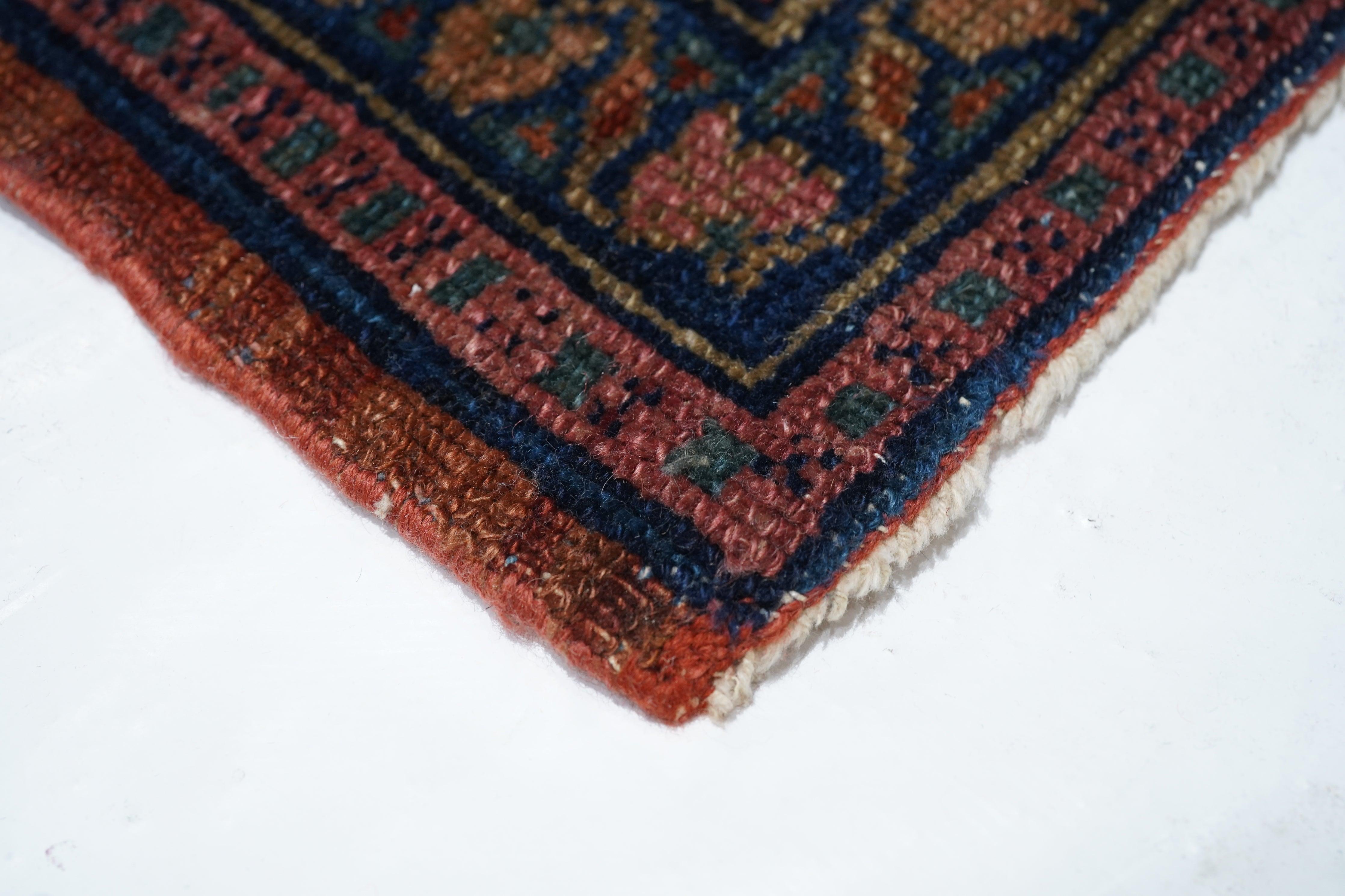 Antiker Malayer-Läufer 2'10'' x 13'0'' (Handgeknüpft) im Angebot