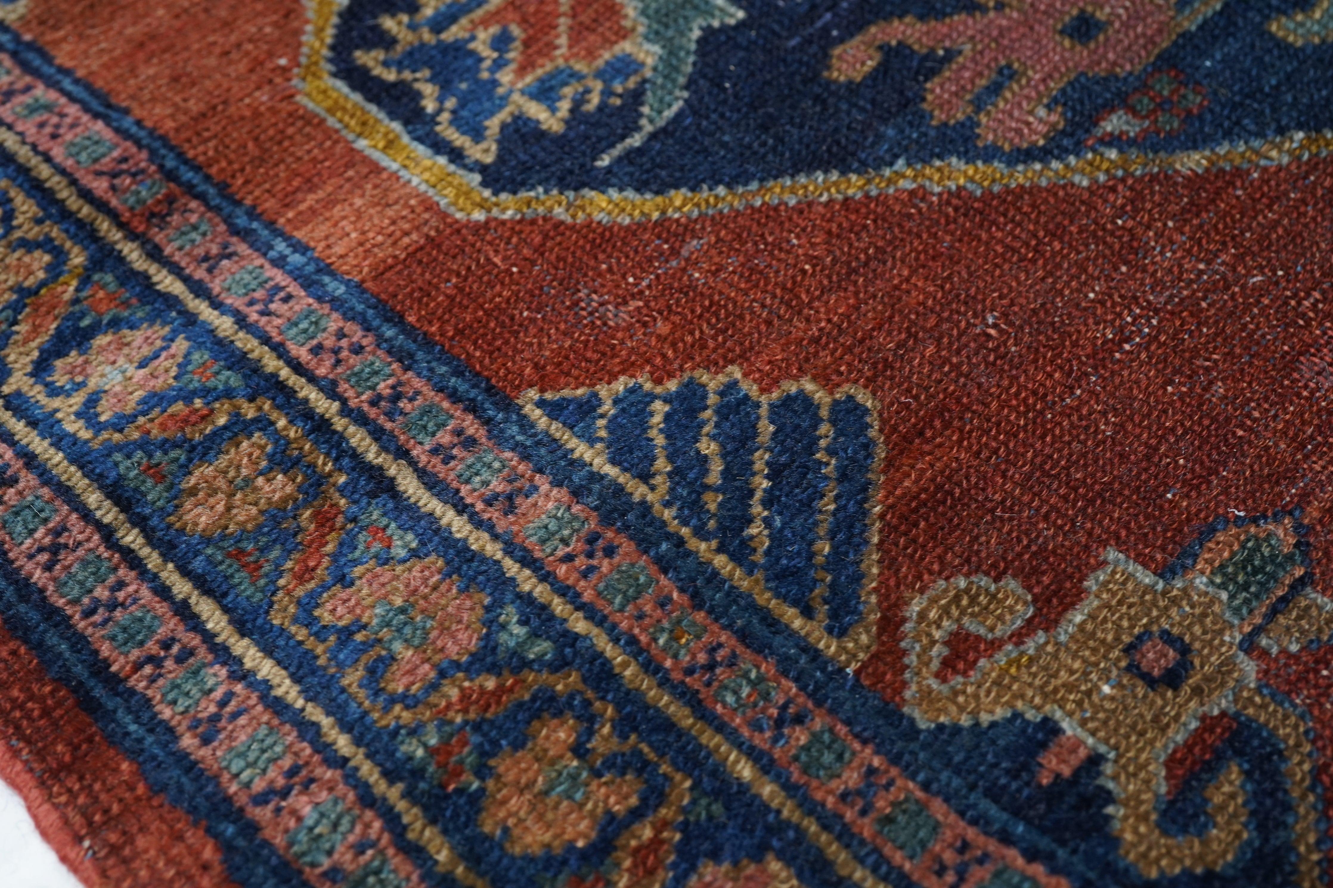 Antiker Malayer-Läufer 2'10'' x 13'0'' im Zustand „Gut“ im Angebot in New York, NY