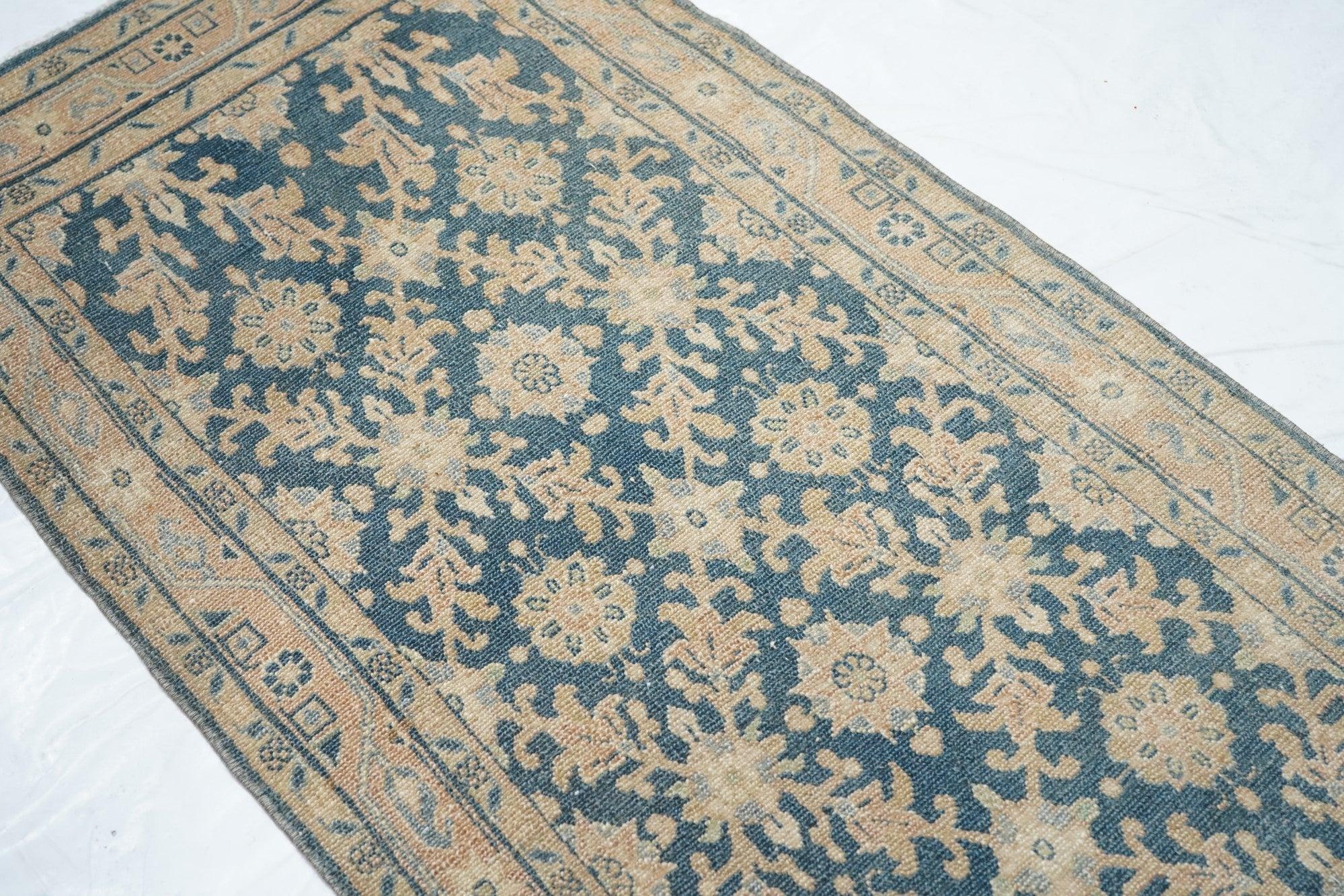 Antiker Malayer-Läufer 2'9'' x 12'10'' (Persisch) im Angebot