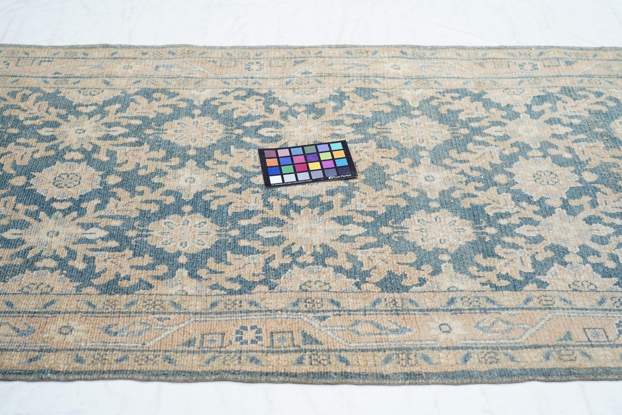 Antiker Malayer-Läufer 2'9'' x 12'10'' im Angebot 1