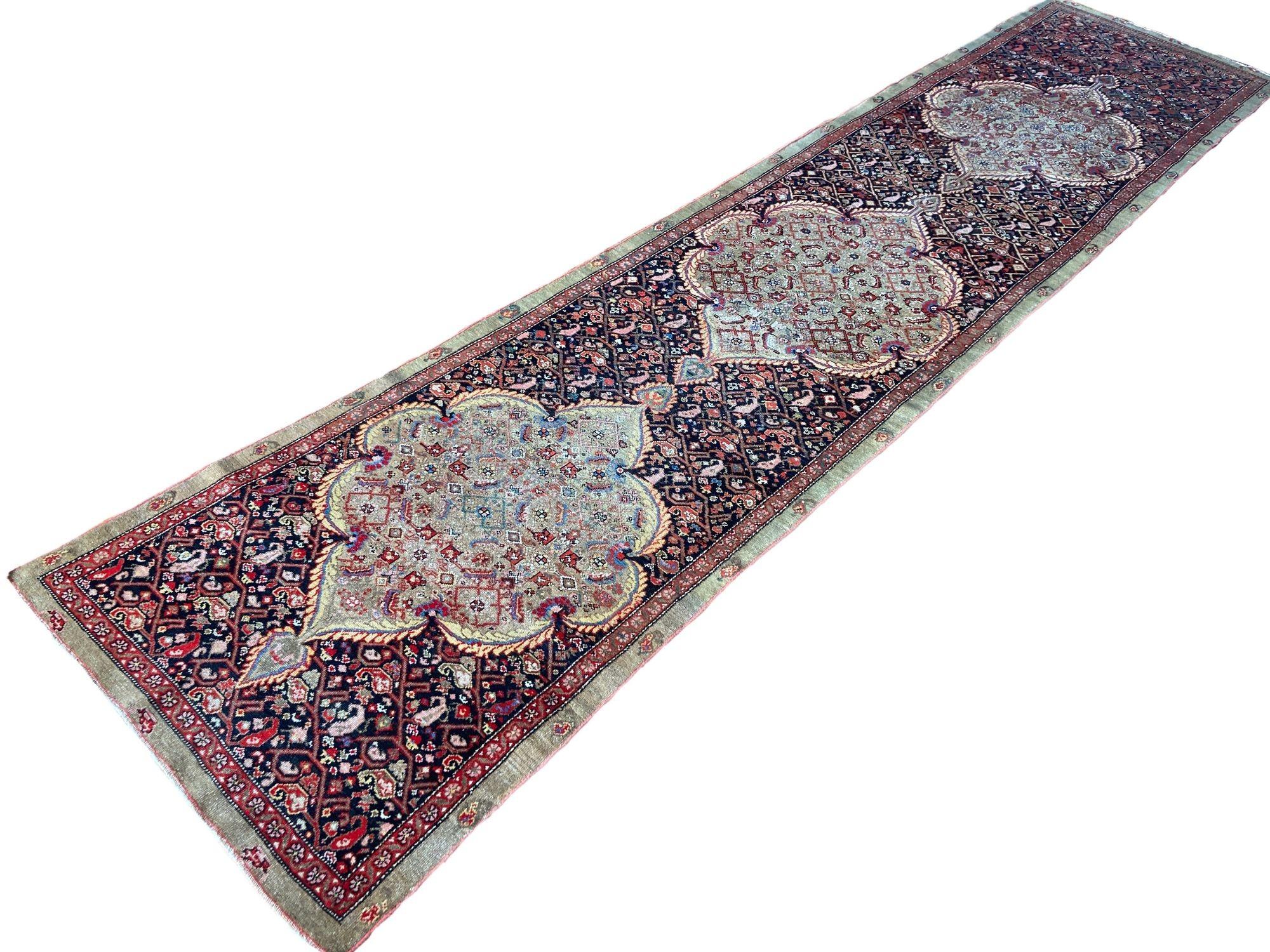 Antique Malayer Runner 4.25m x 0.96m In Good Condition For Sale In St. Albans, GB