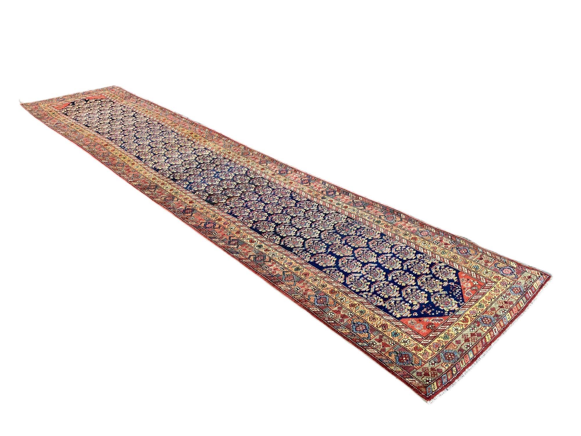 Antique Malayer Runner 4.96m x 1.10m In Good Condition For Sale In St. Albans, GB