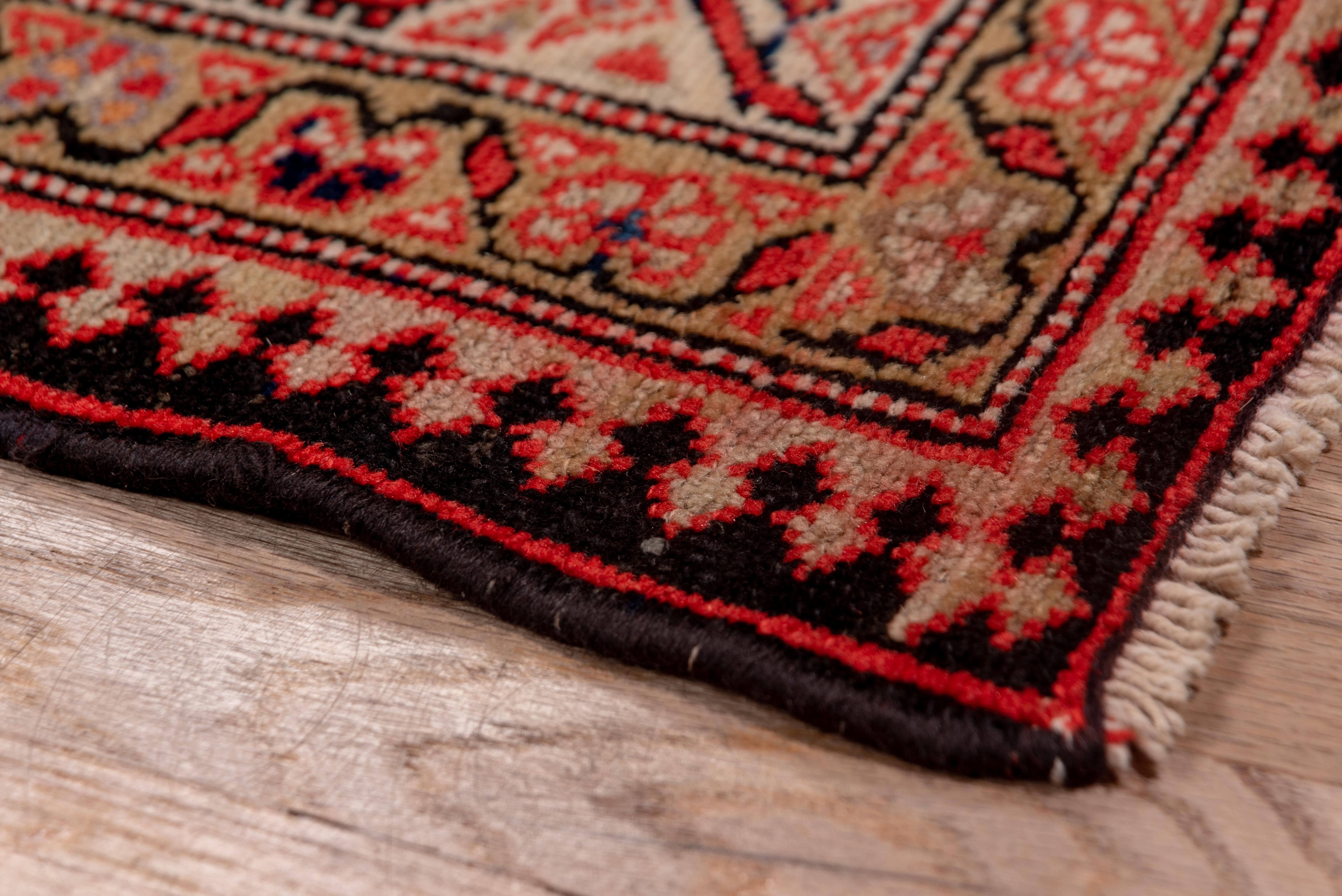 Antique Malayer Runner, circa 1900s In Excellent Condition For Sale In New York, NY