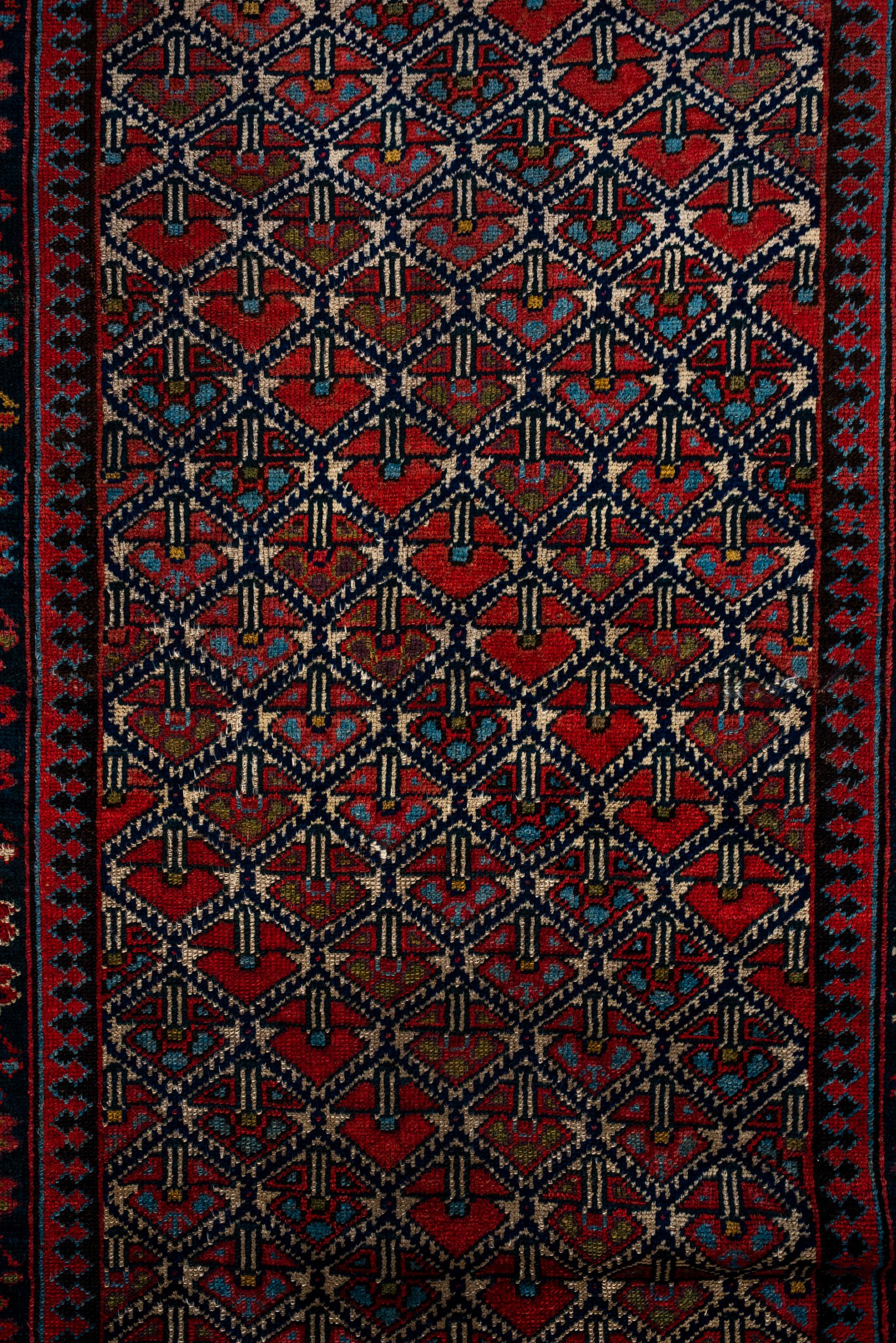 Annodato a mano Antico runner Malayer, circa 1920 in vendita