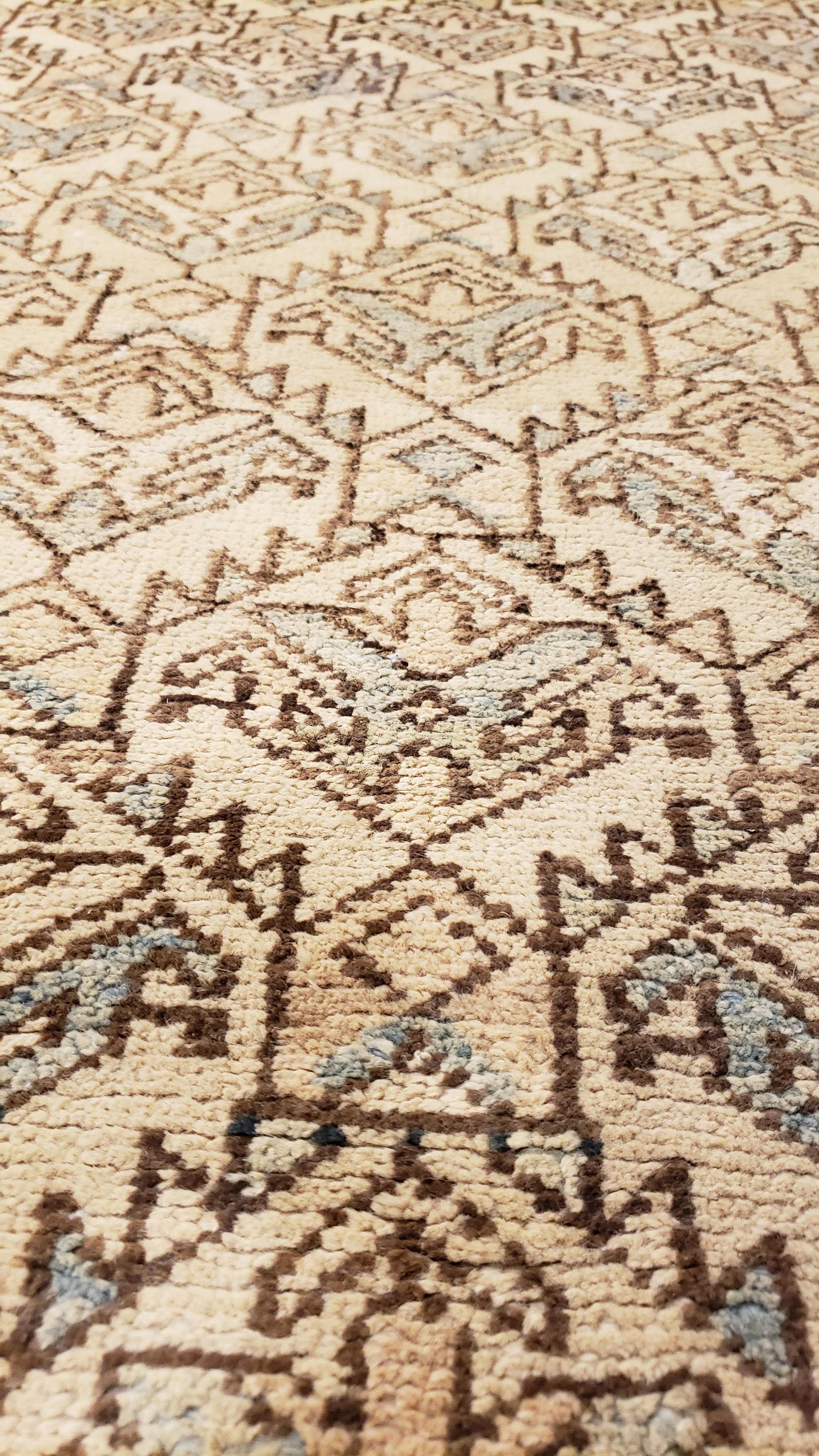 Antiker Malayer-Läufer, handgefertigter orientalischer Teppich, elfenbeinfarben, grau, taupe, Goyard-Muster (Handgeknüpft) im Angebot