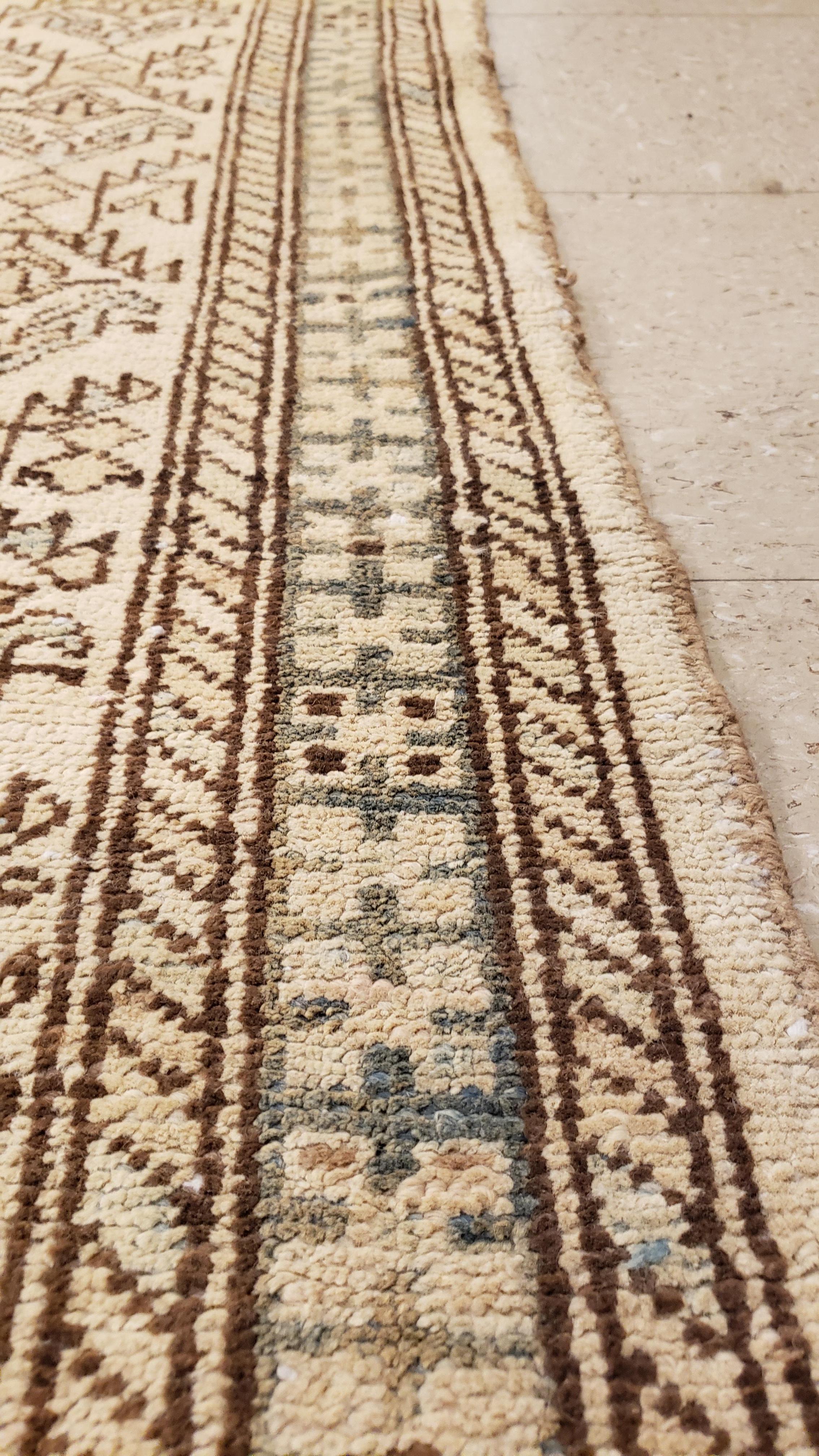 Antiker Malayer-Läufer, handgefertigter orientalischer Teppich, elfenbeinfarben, grau, taupe, Goyard-Muster (20. Jahrhundert) im Angebot