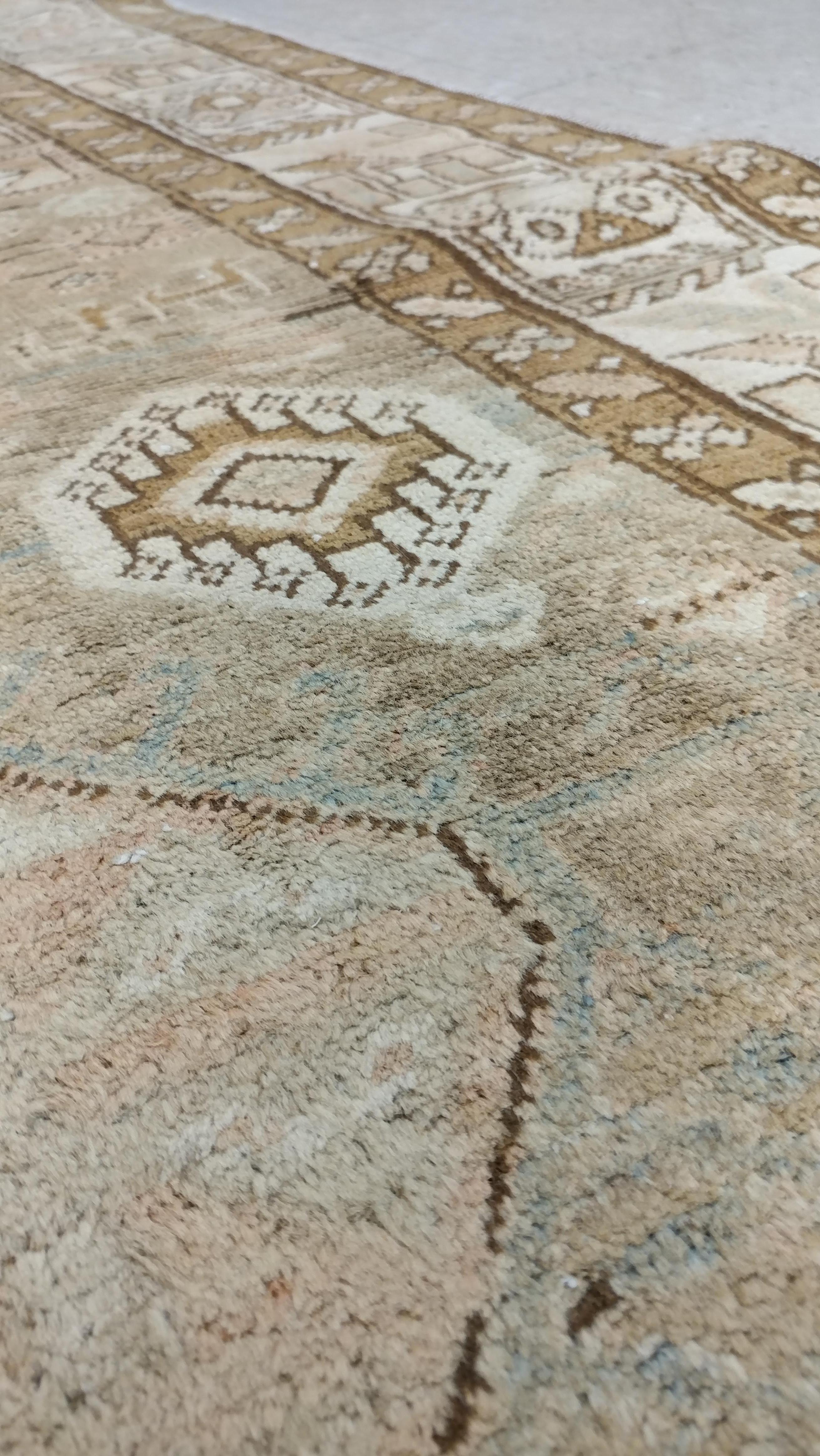 Tapis de couloir Malayer ancien, tapis oriental fait main, ivoire, taupe, or, bleu clair Bon état - En vente à Port Washington, NY