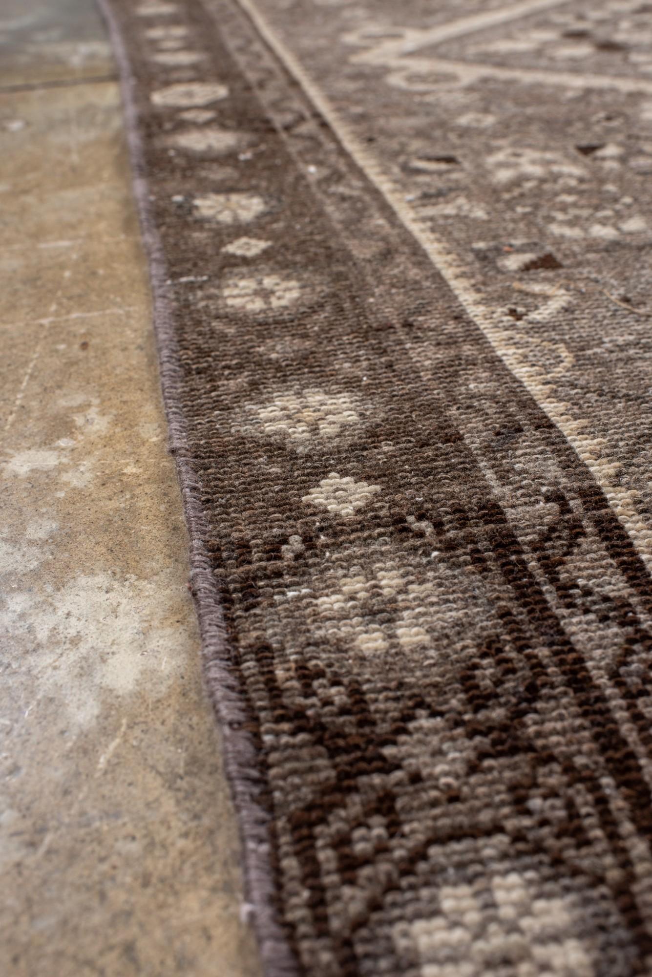 Laine Chemin de table antique Malayer en gris doux et marron avec médaillon en vente