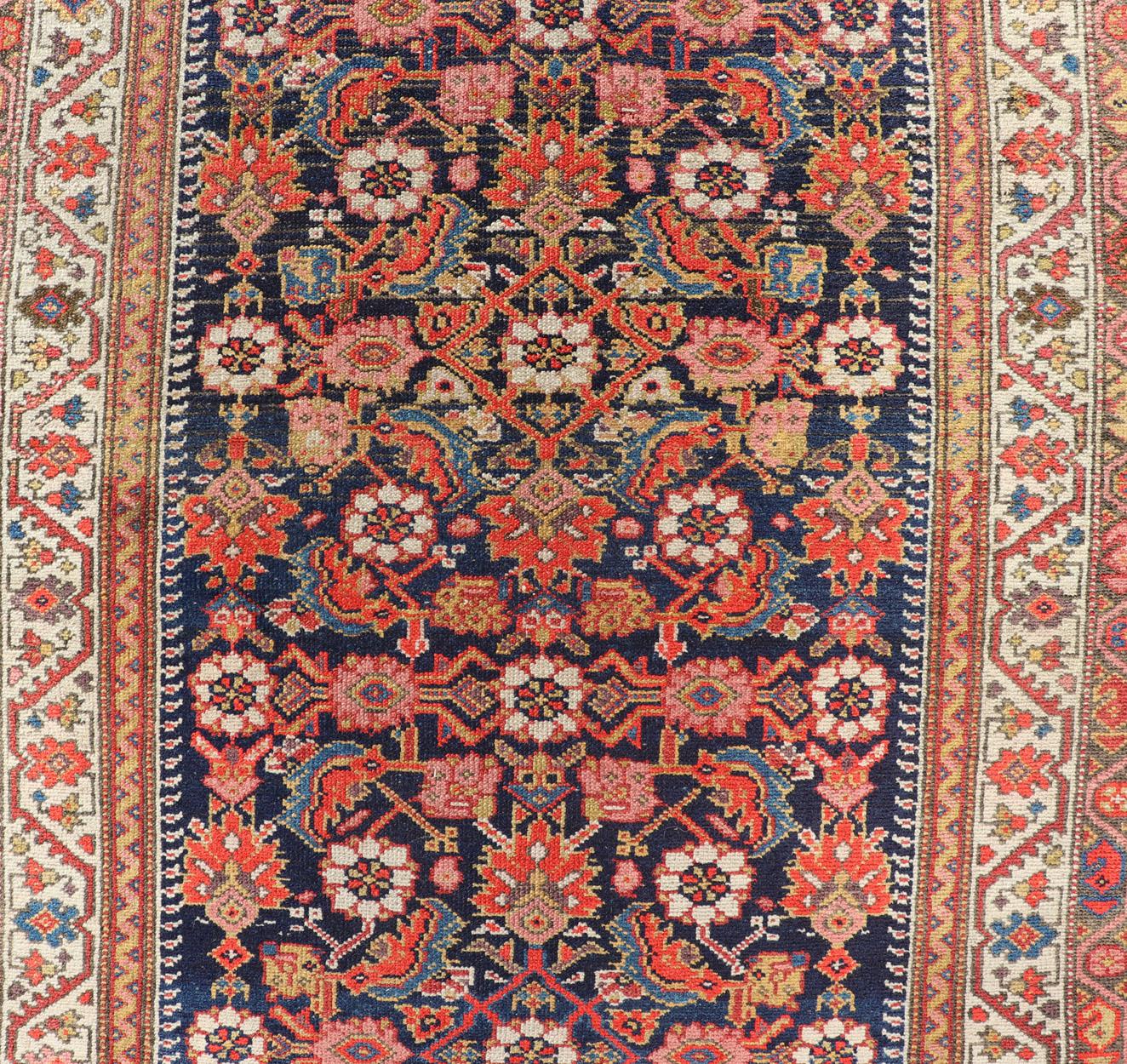 Traves de Mesa Malayer Antiguo con Diseño Herati Integral y Hermosos Colores en venta 3
