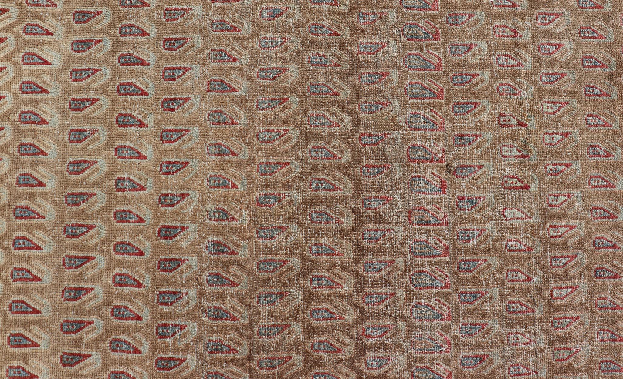 Traves de Mesa Malayer Antiguo con Diseño de Paisley por Encima en Rojo, Marrón y Azul en venta 3
