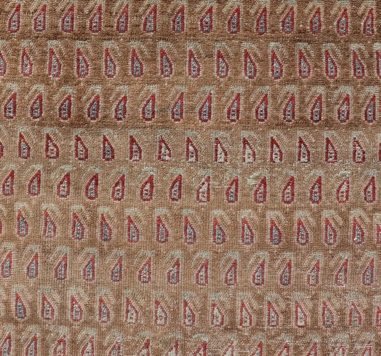 Traves de Mesa Malayer Antiguo con Diseño de Paisley por Encima en Rojo, Marrón y Azul en venta 1