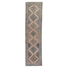 Tapis de couloir Malayer ancien avec terrain beige et palmettes de diamants 