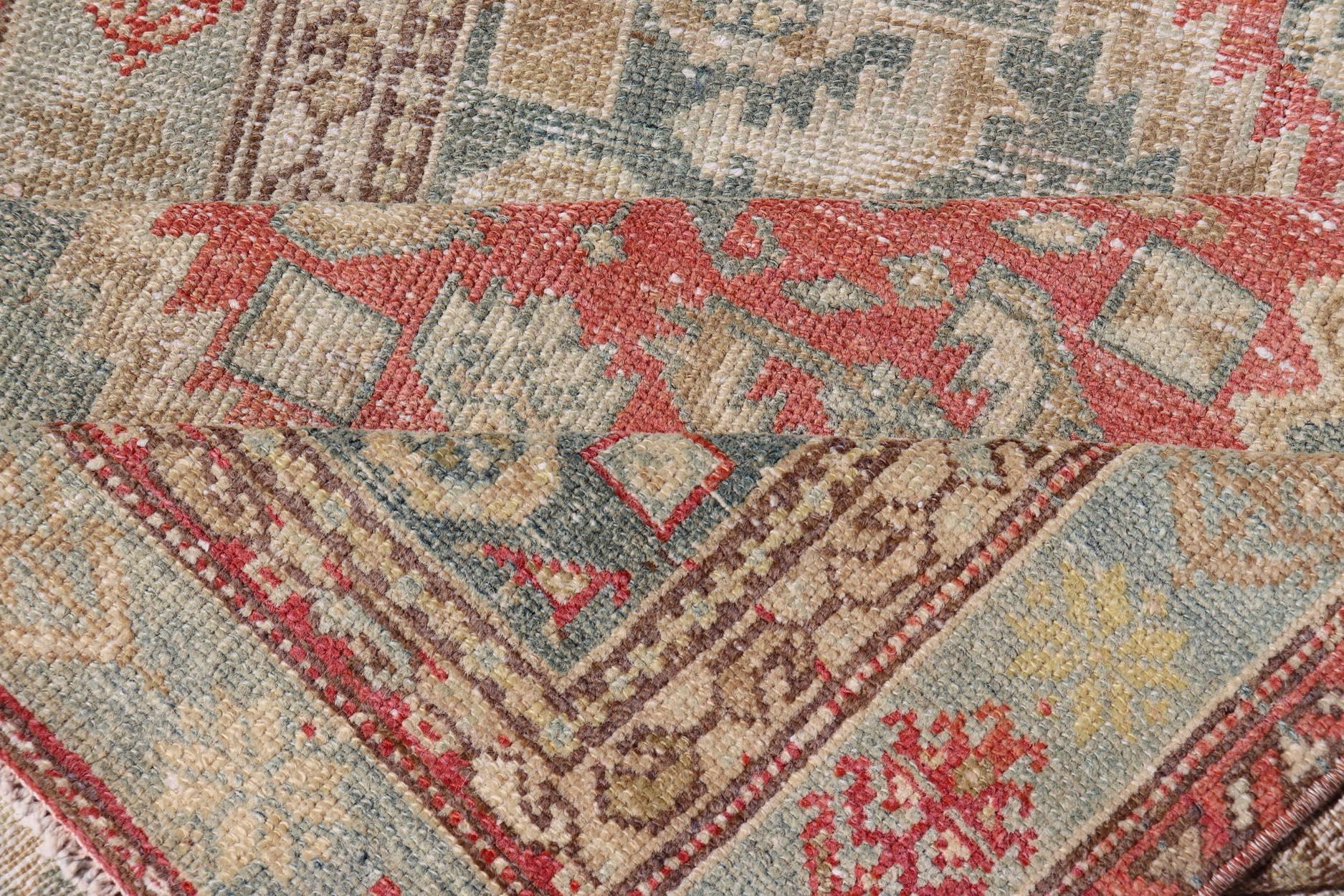 Lana Runner antico in Malayer con audaci medaglioni geometrici in colori tenui 3'1 