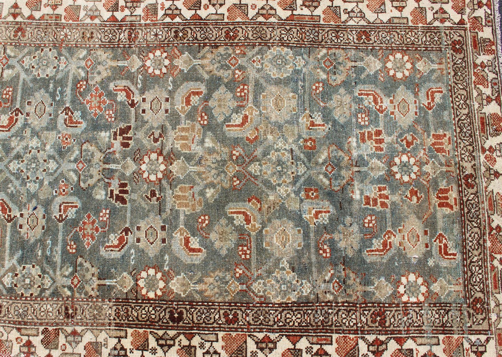 Noué à la main Chemin de table ancien Malayer avec motifs géométriques en bleu gris et orange brûlé en vente