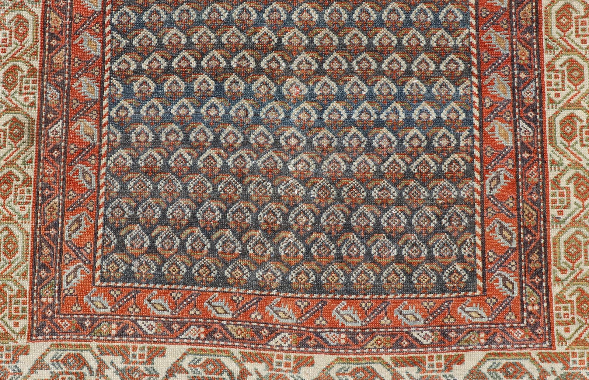 Malayer ancien avec motif cachemire sur un terrain bleu 3'5