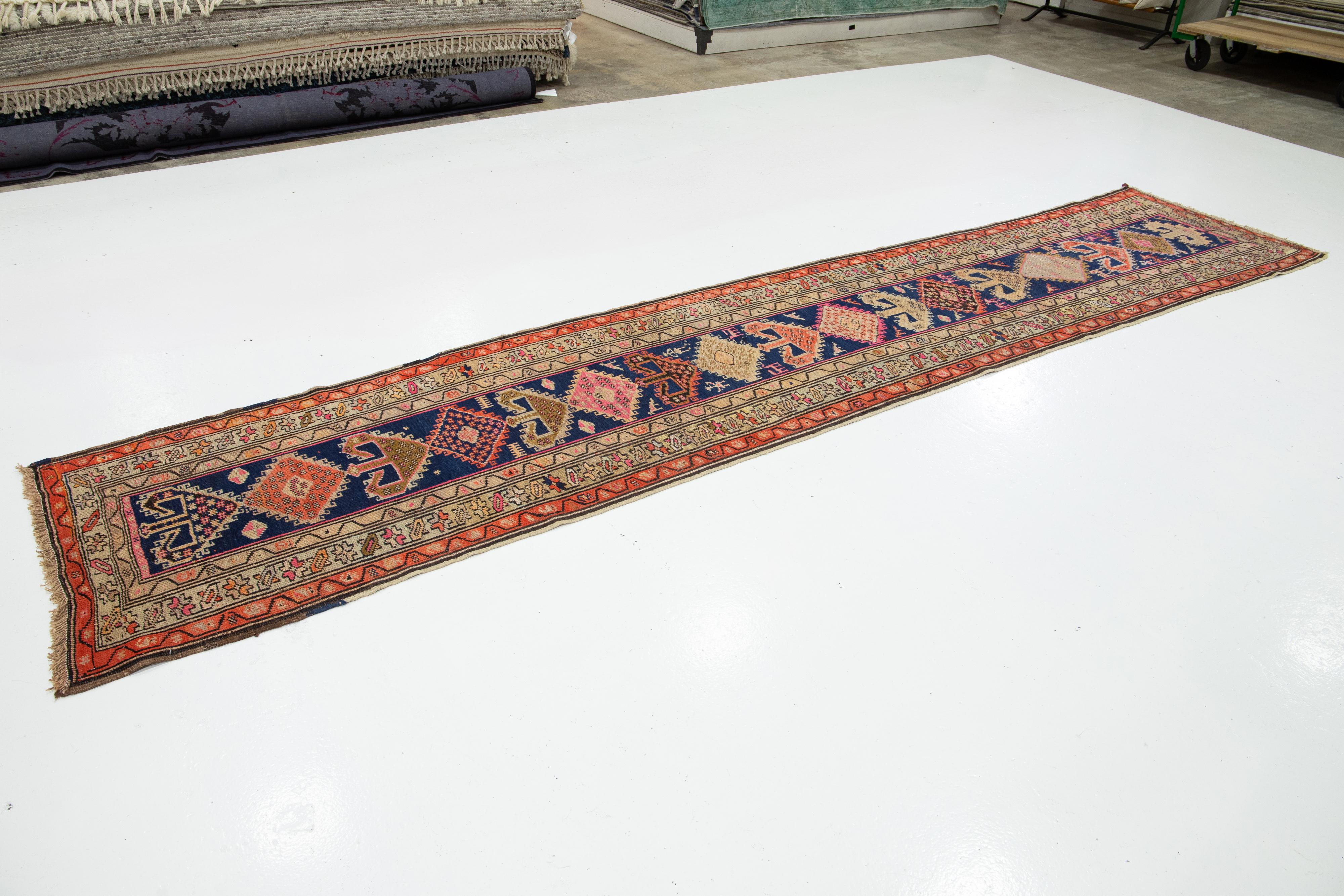 Antiker Malayer-Woll-Läufer, handgefertigt, blau, mit Stammesmuster (Persisch) im Angebot