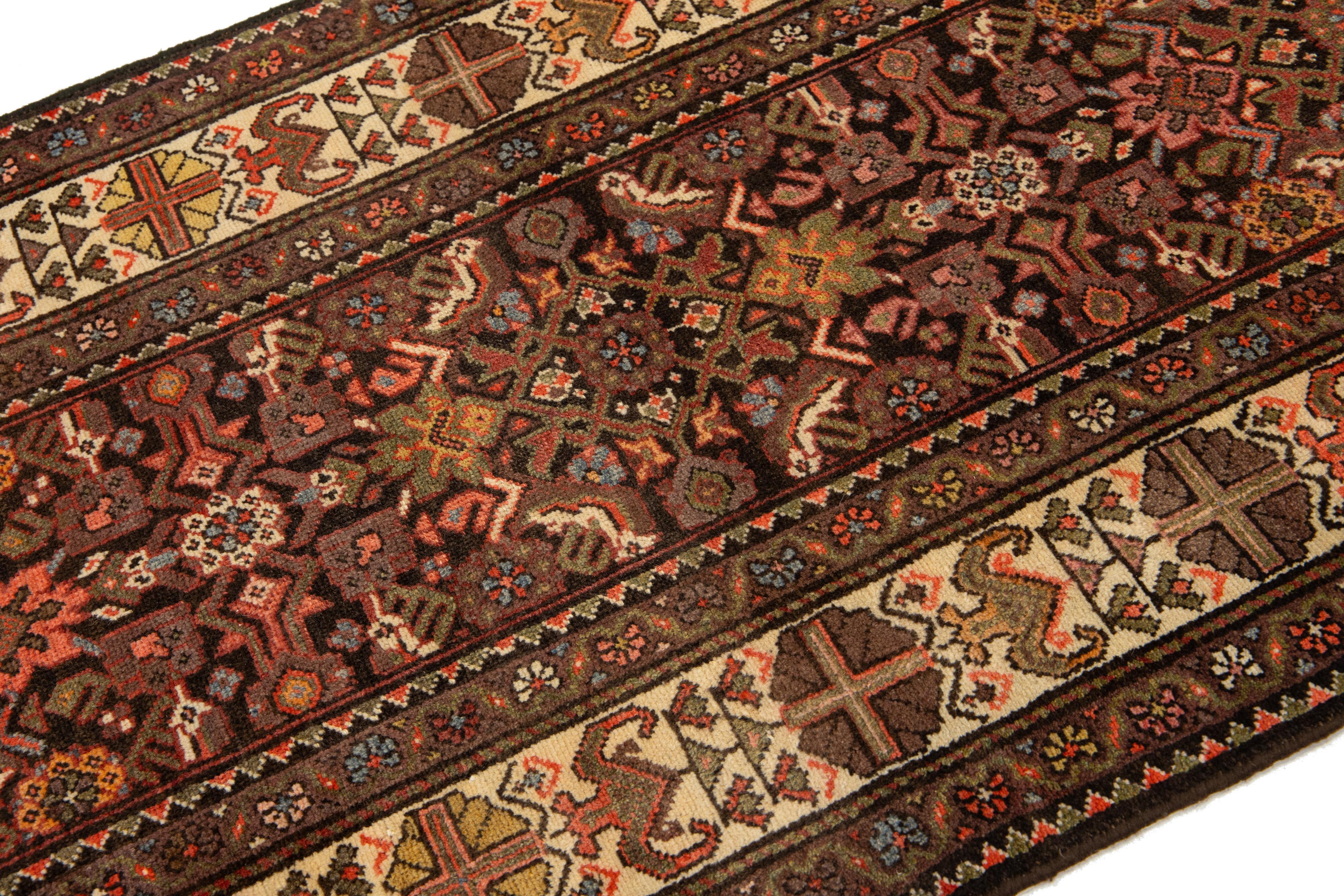 Antiker Malayer-Woll-Läufer, handgefertigt, mit mehrfarbigem, floralem Design (Islamisch) im Angebot