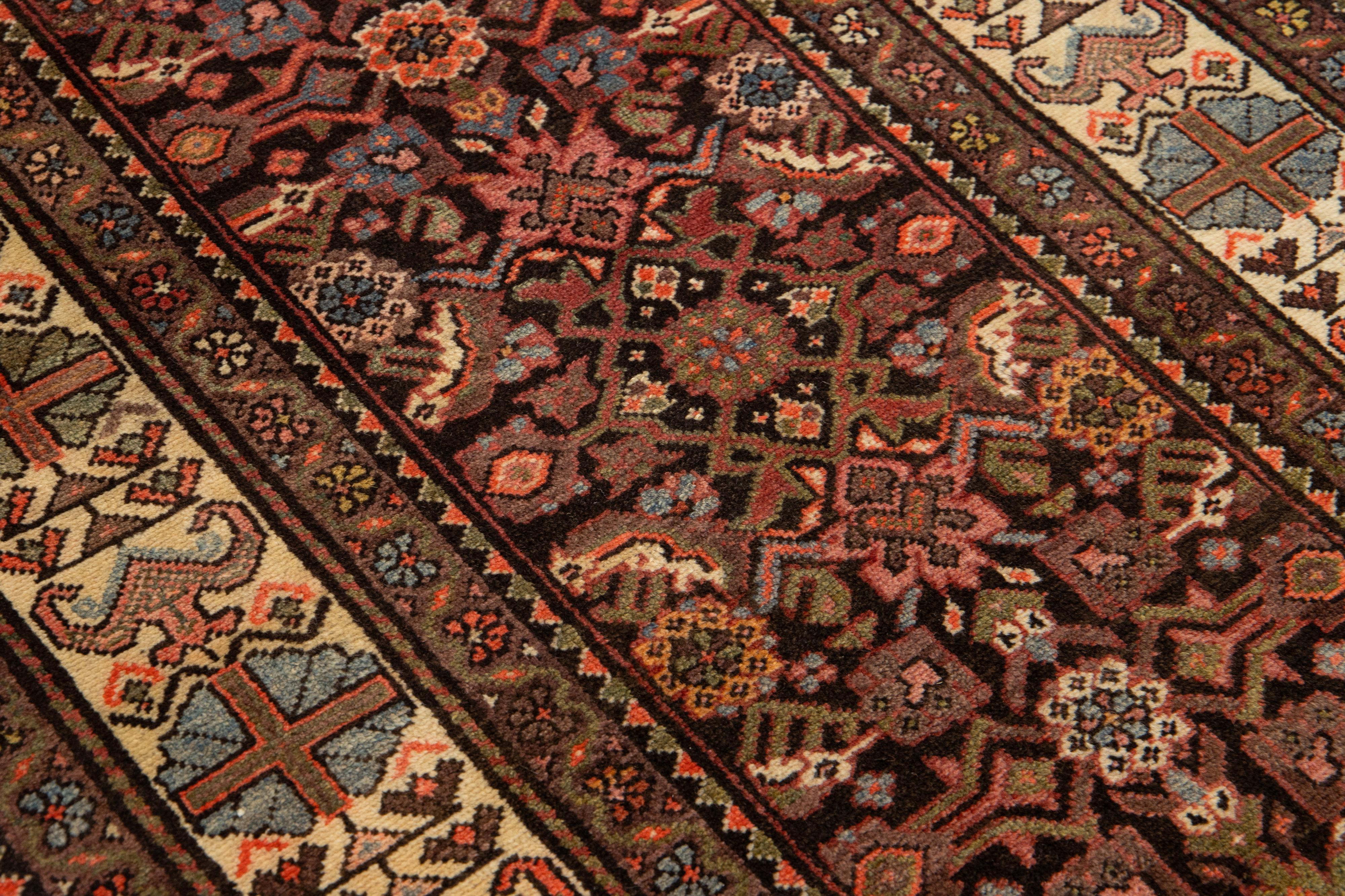 Antiker Malayer-Woll-Läufer, handgefertigt, mit mehrfarbigem, floralem Design (Wolle) im Angebot