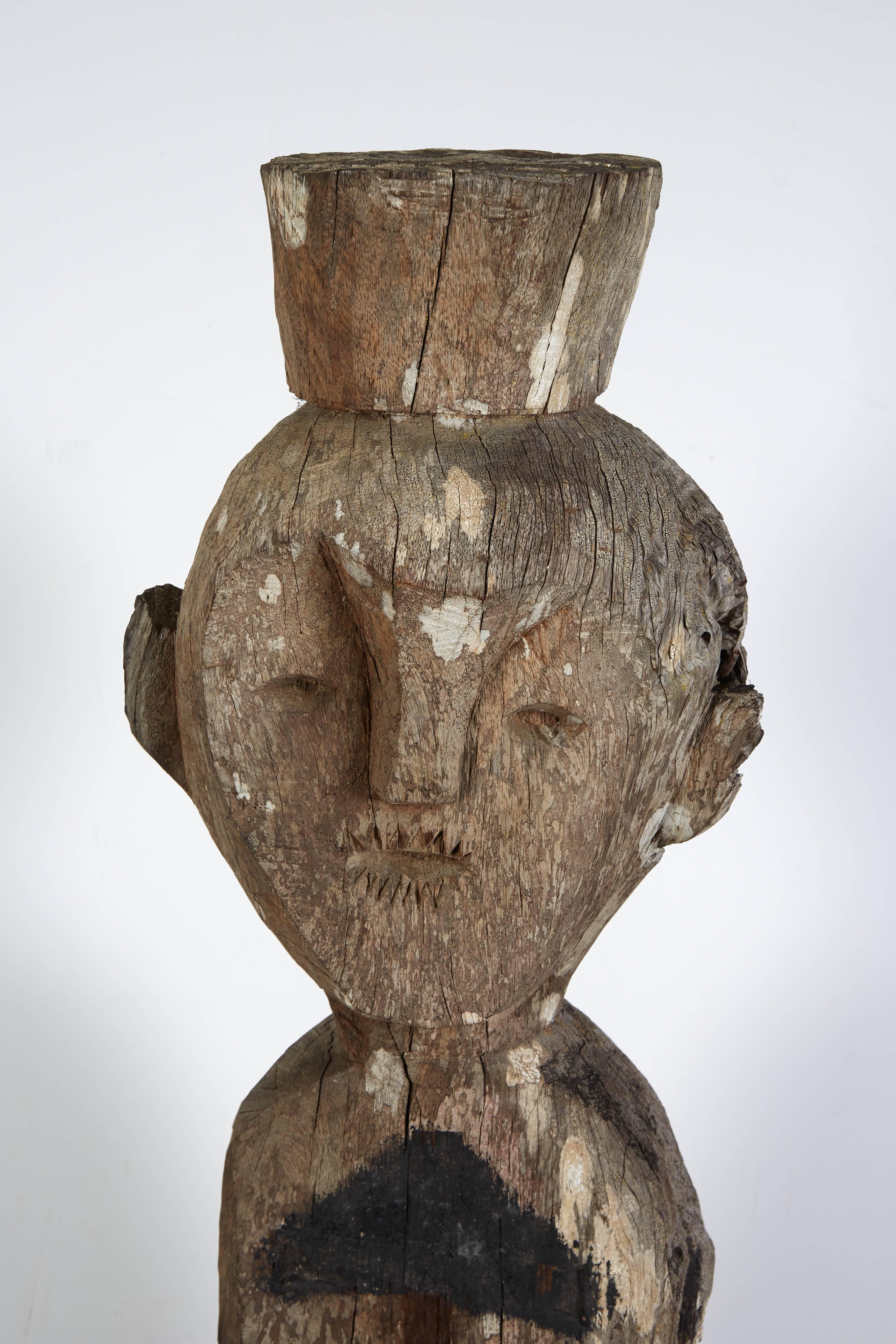 Malaisien Figure de gardien malaisien antique avec une grande patine