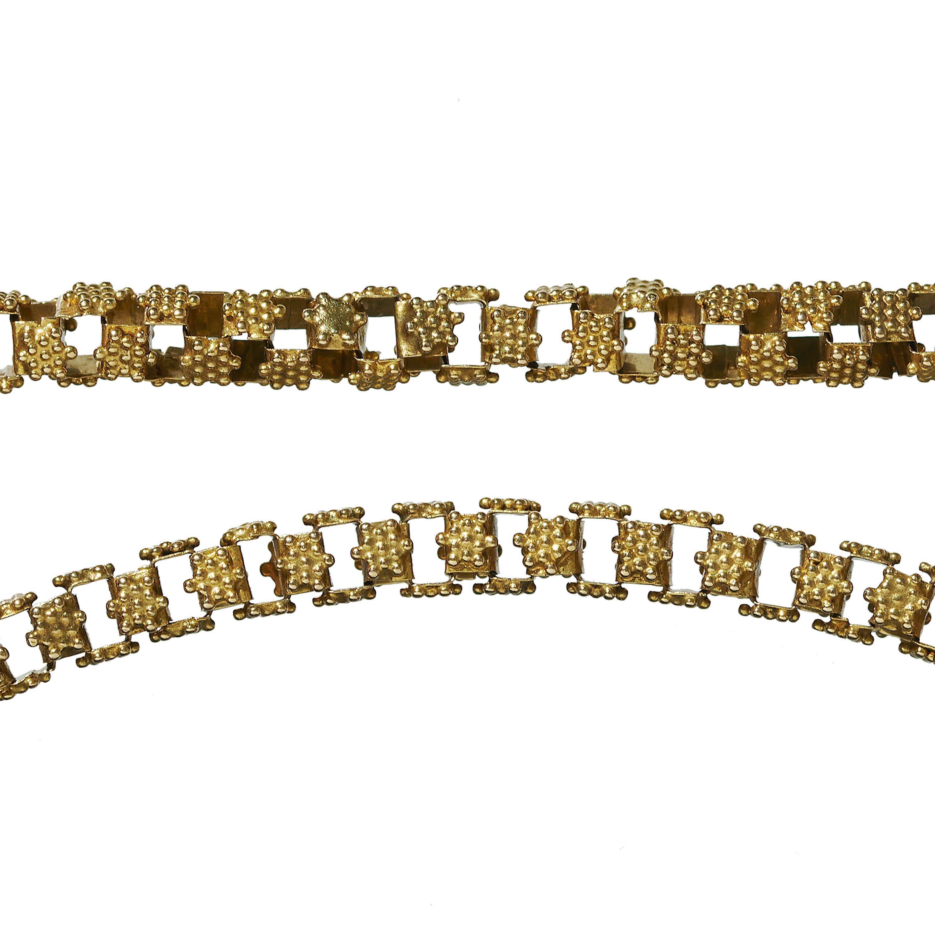 Chaîne longue maltaise ancienne à maillons étoilés en or 18 carats en forme de fuseau, vers 1830 Pour femmes en vente