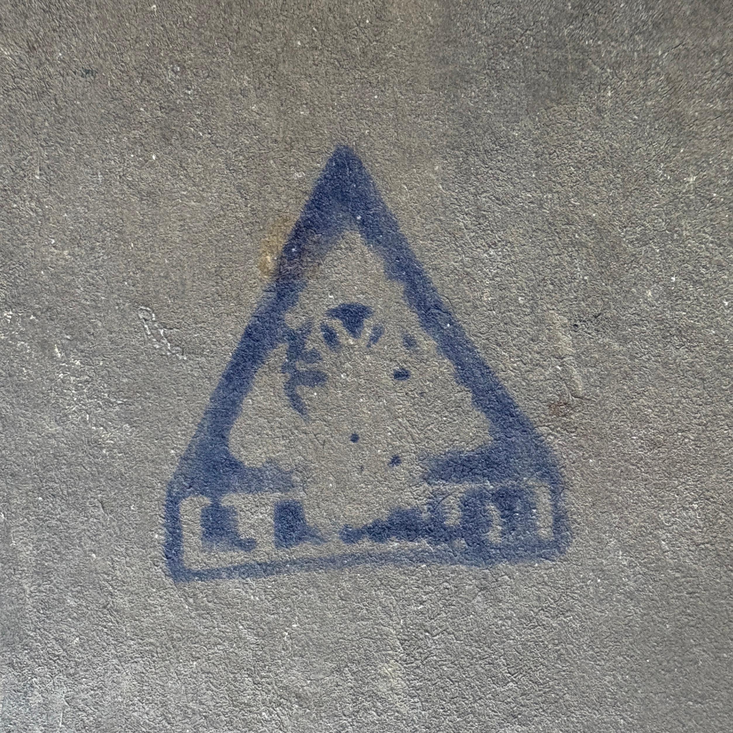 Ancienne peinture à l'huile maltaise d'une nature morte florale datée de 1923 en vente 12