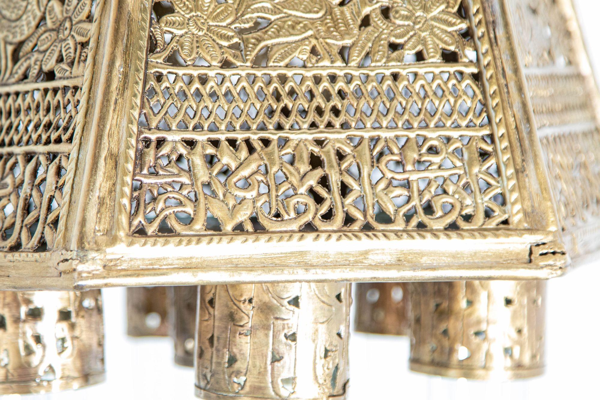 Lámpara colgante hexagonal antigua mameluca turca de latón perforado en venta 7