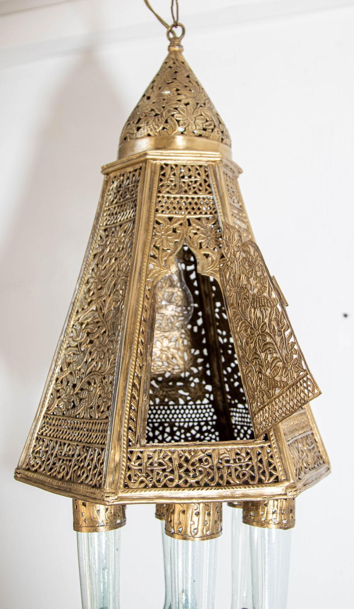 Lámpara colgante hexagonal antigua mameluca turca de latón perforado en venta 10