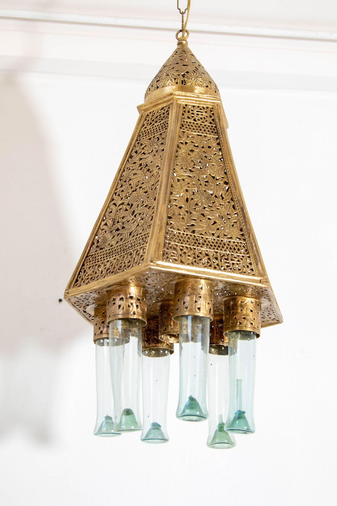 Lámpara colgante hexagonal antigua mameluca turca de latón perforado Islámico en venta
